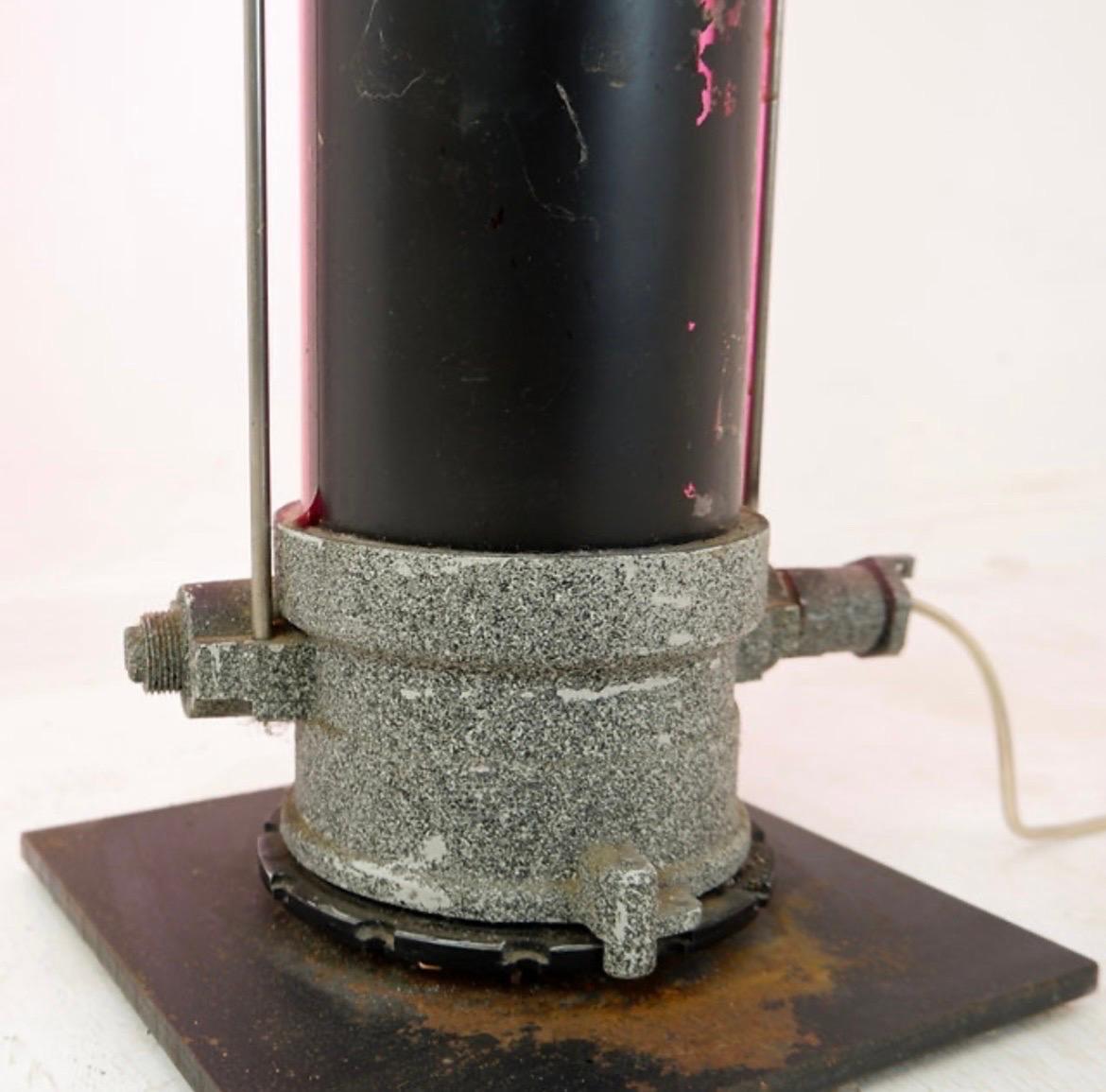 Lampada da terra industriale rosa Column, circa 1960 in vendita 4