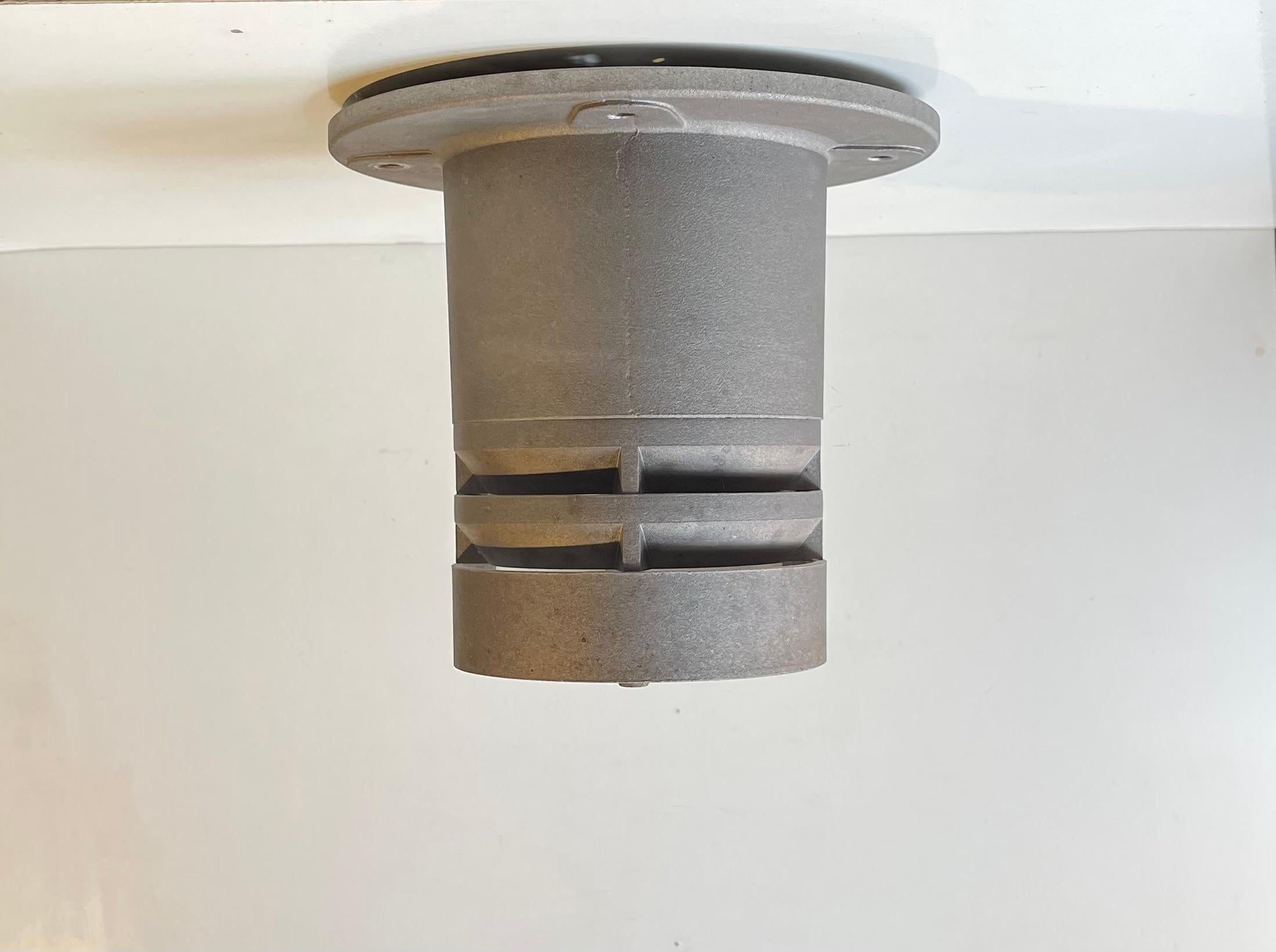 Scandinave moderne Lampe d'extérieur à encastrer en tube industriel par Ole Pless Jørgensen pour Nordisk Solar en vente