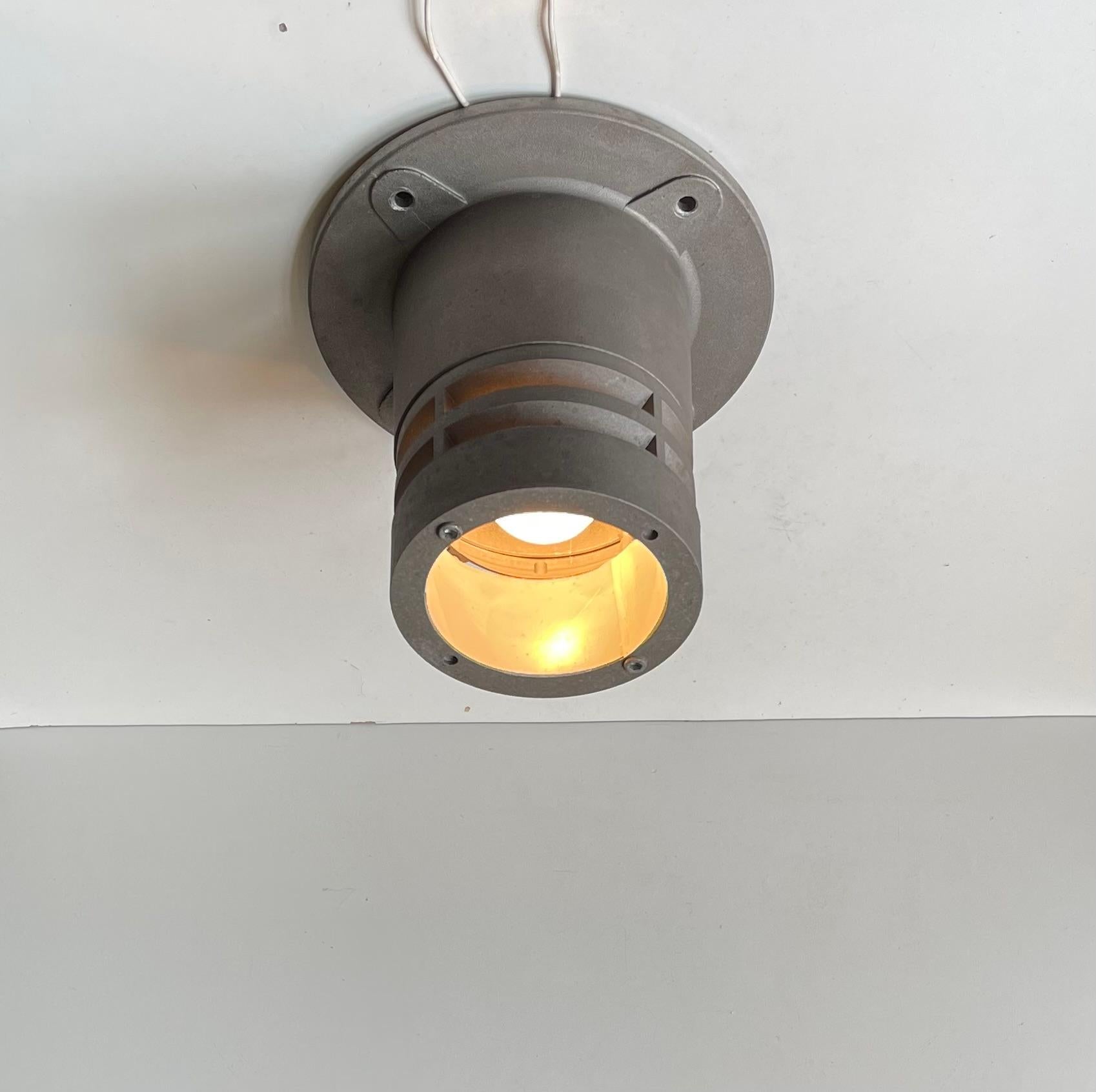 Lampe d'extérieur à encastrer en tube industriel par Ole Pless Jørgensen pour Nordisk Solar en vente 2