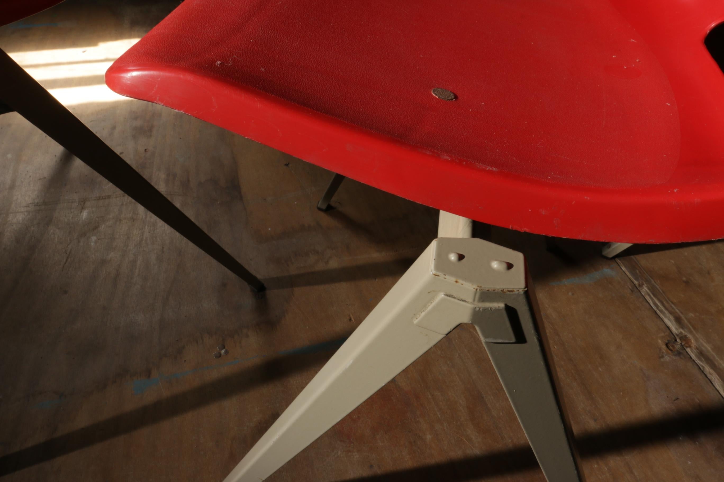 Acier Stacking Industrial Piramid School Chairs Galvanitas S22 Style Prouvé en vente