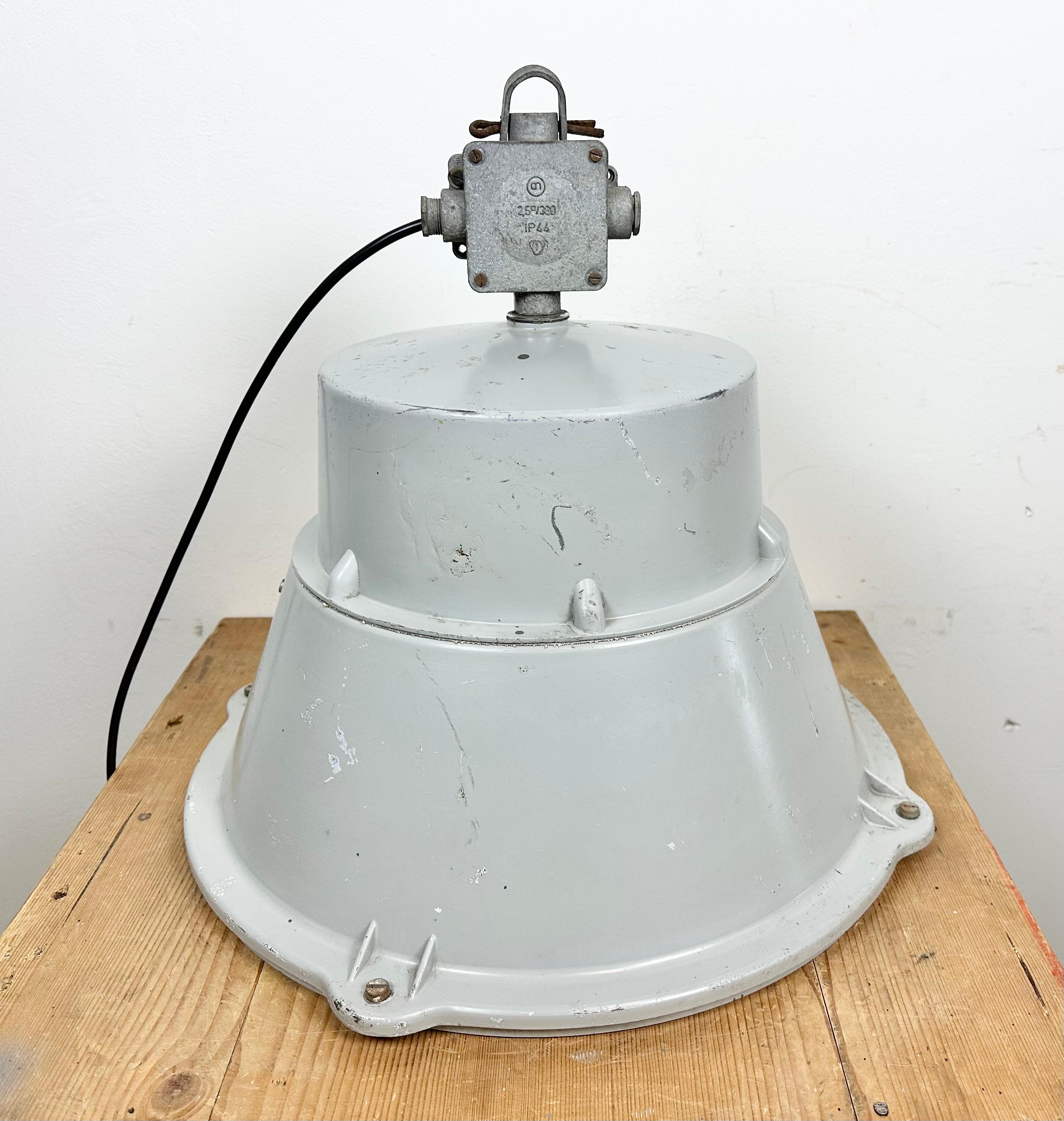 Industrial Polish Cast Aluminium Factory Pendant Lamp from Mesko, 1970s For Sale 4