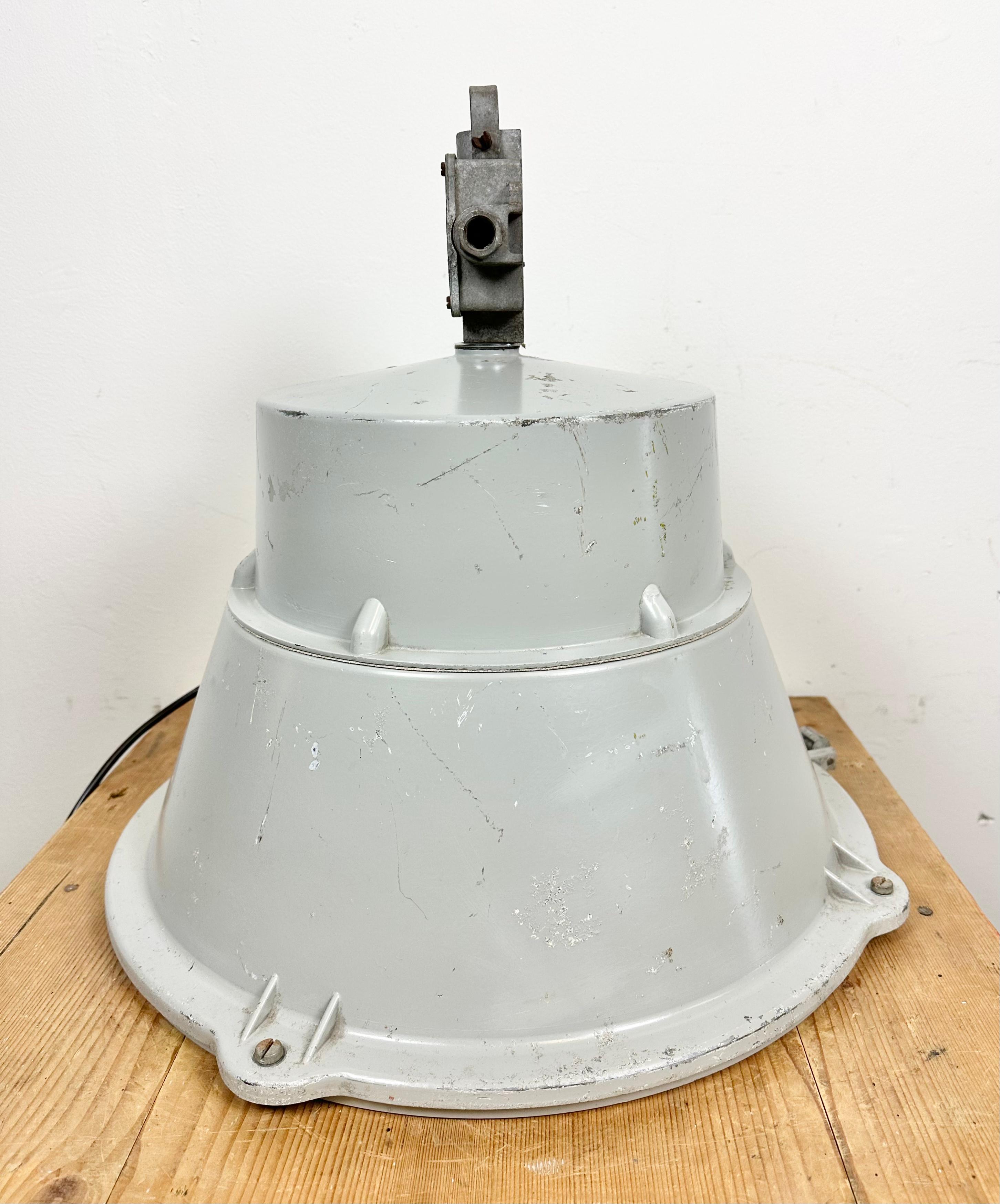 Industrial Polish Cast Aluminium Factory Pendant Lamp from Mesko, 1970s For Sale 5