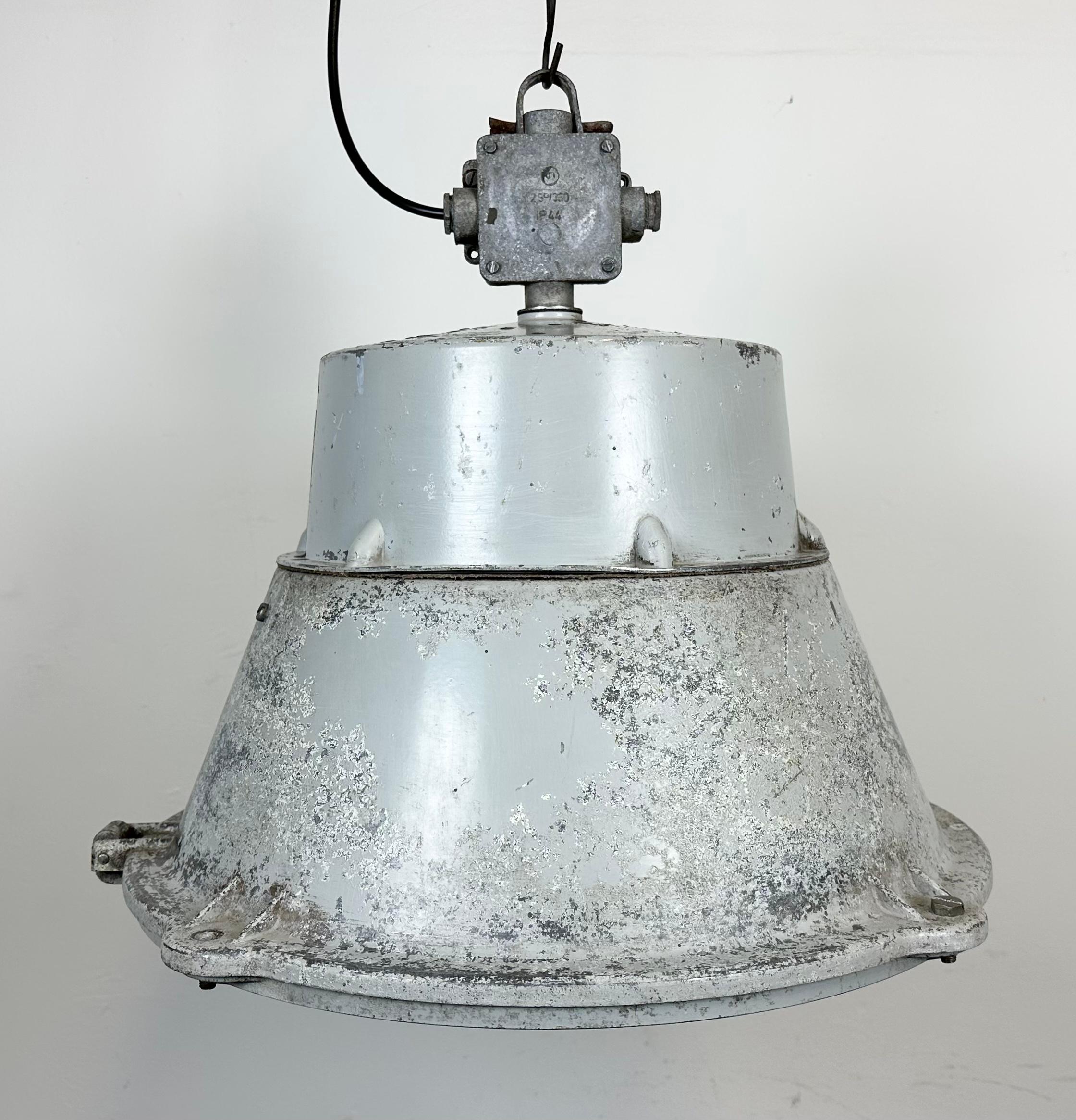 Industrial Polish Cast Aluminium Factory Pendant Lamp from Mesko, 1970s In Fair Condition For Sale In Kojetice, CZ