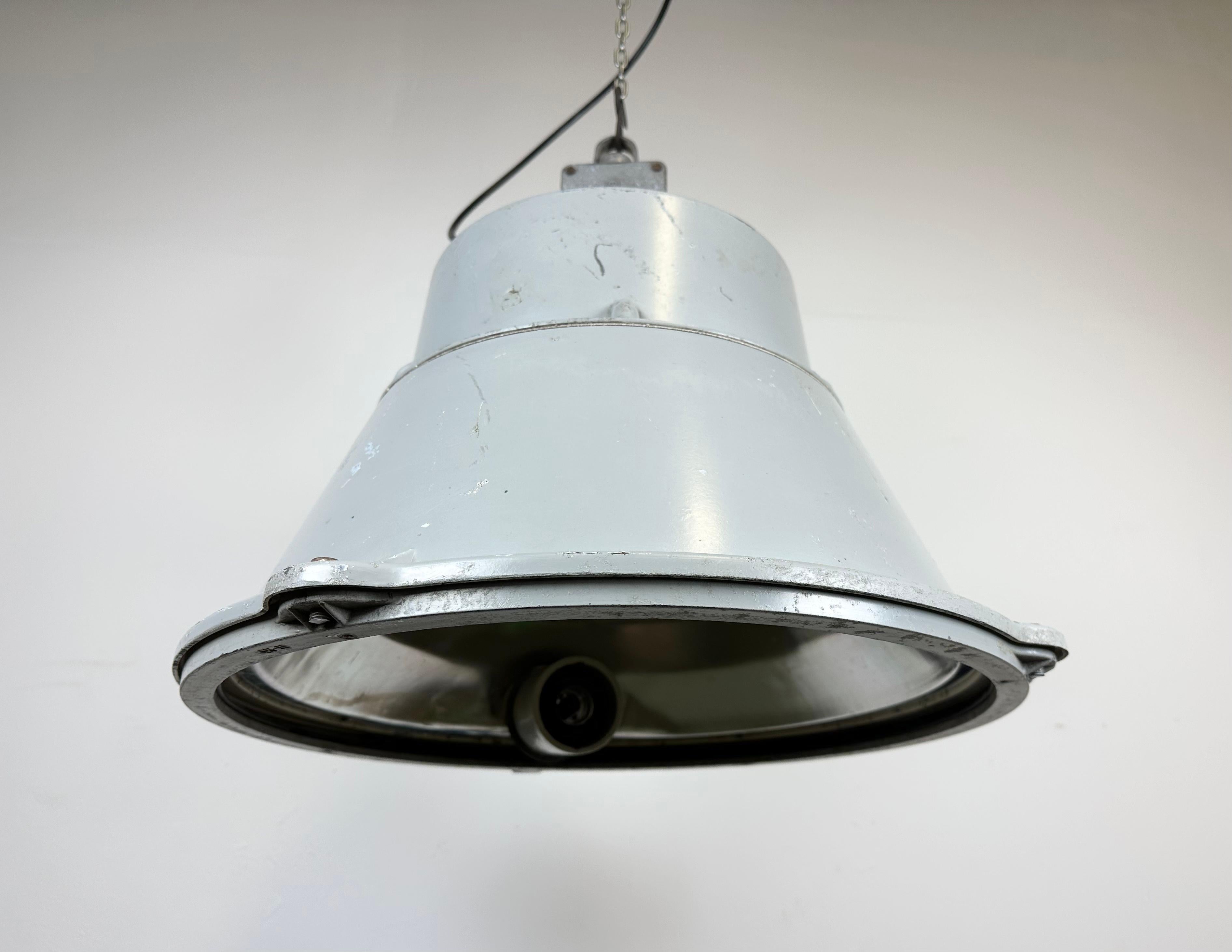 Industrial Polish Cast Aluminium Factory Pendant Lamp from Mesko, 1970s For Sale 1