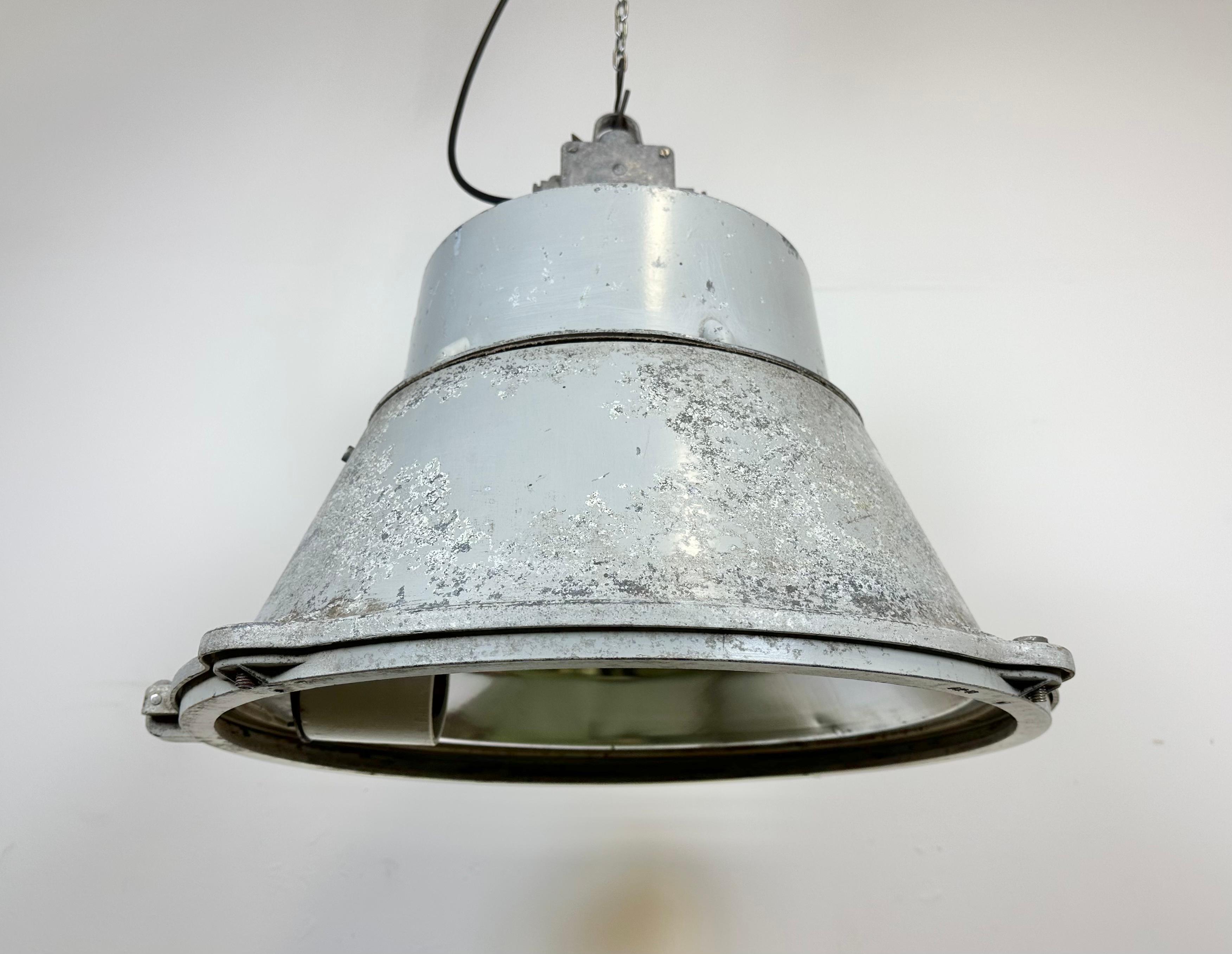 Industrial Polish Cast Aluminium Factory Pendant Lamp from Mesko, 1970s For Sale 2