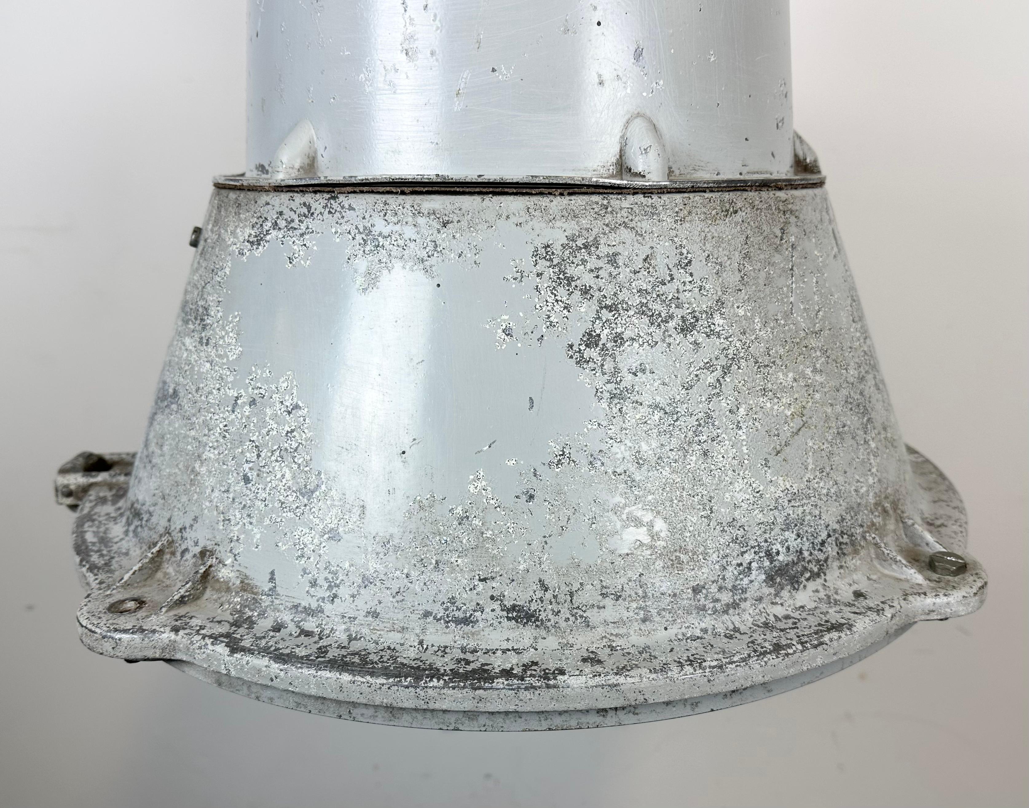 Industrial Polish Cast Aluminium Factory Pendant Lamp from Mesko, 1970s For Sale 3