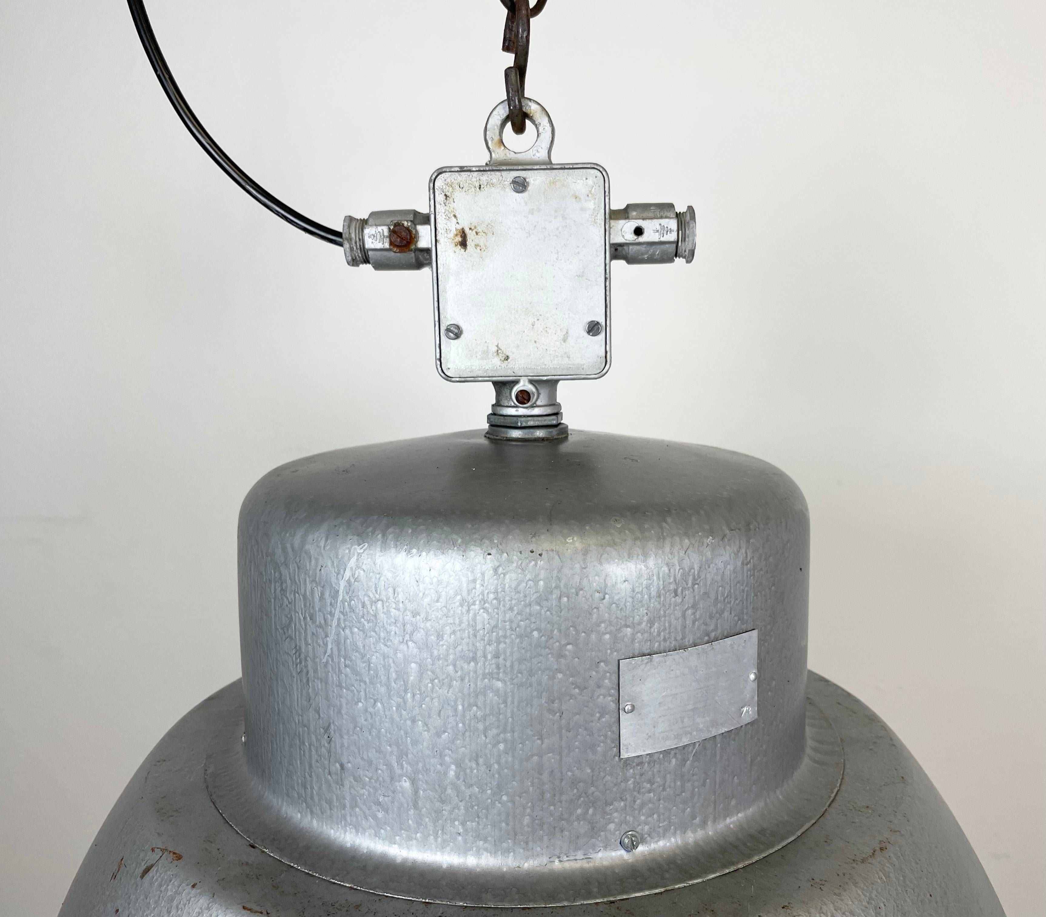 Industrial Polish Factory Pendant Lamp from Mesko, 1970s In Good Condition For Sale In Kojetice, CZ