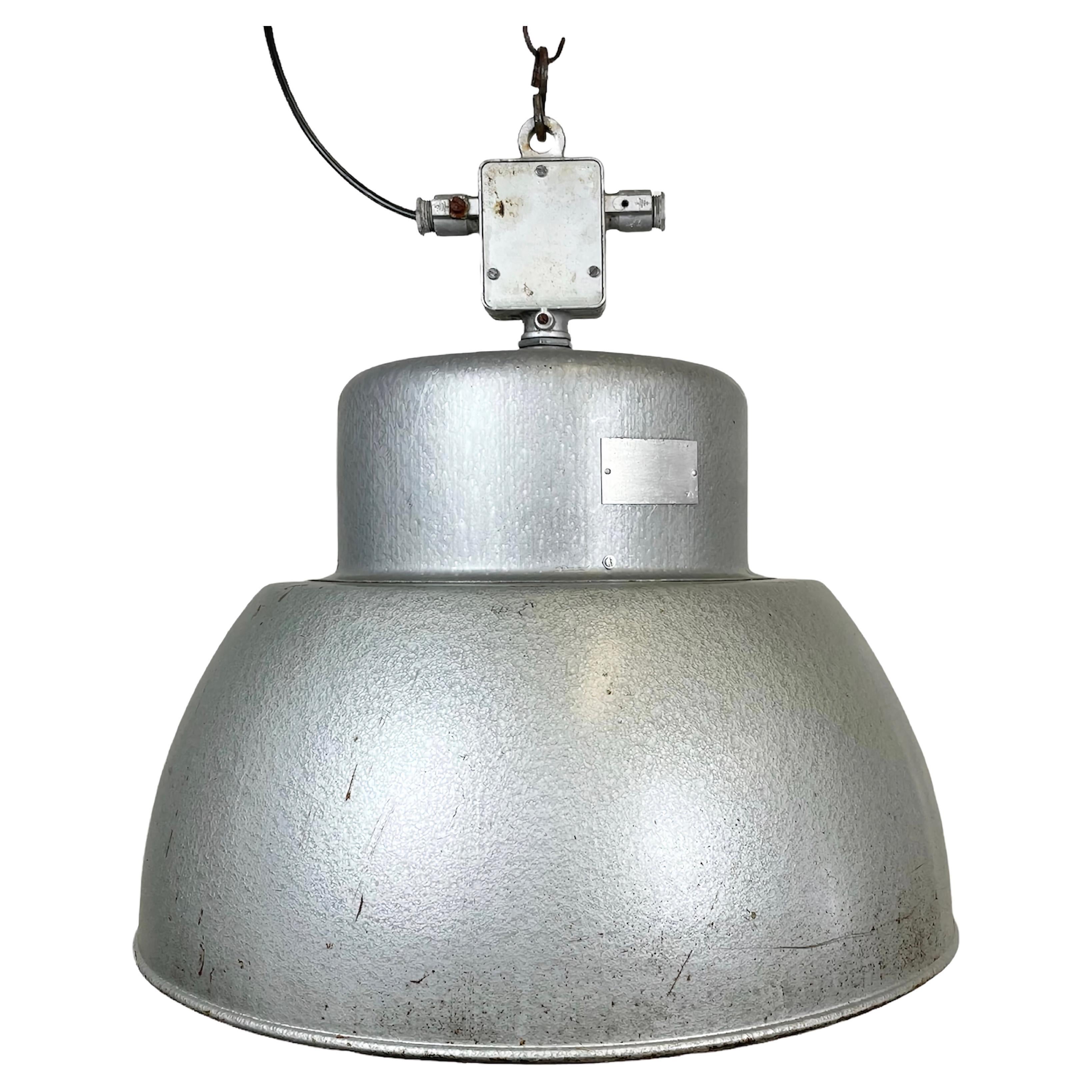 Lampe suspendue industrielle polonaise de l'usine Mesko, 1970