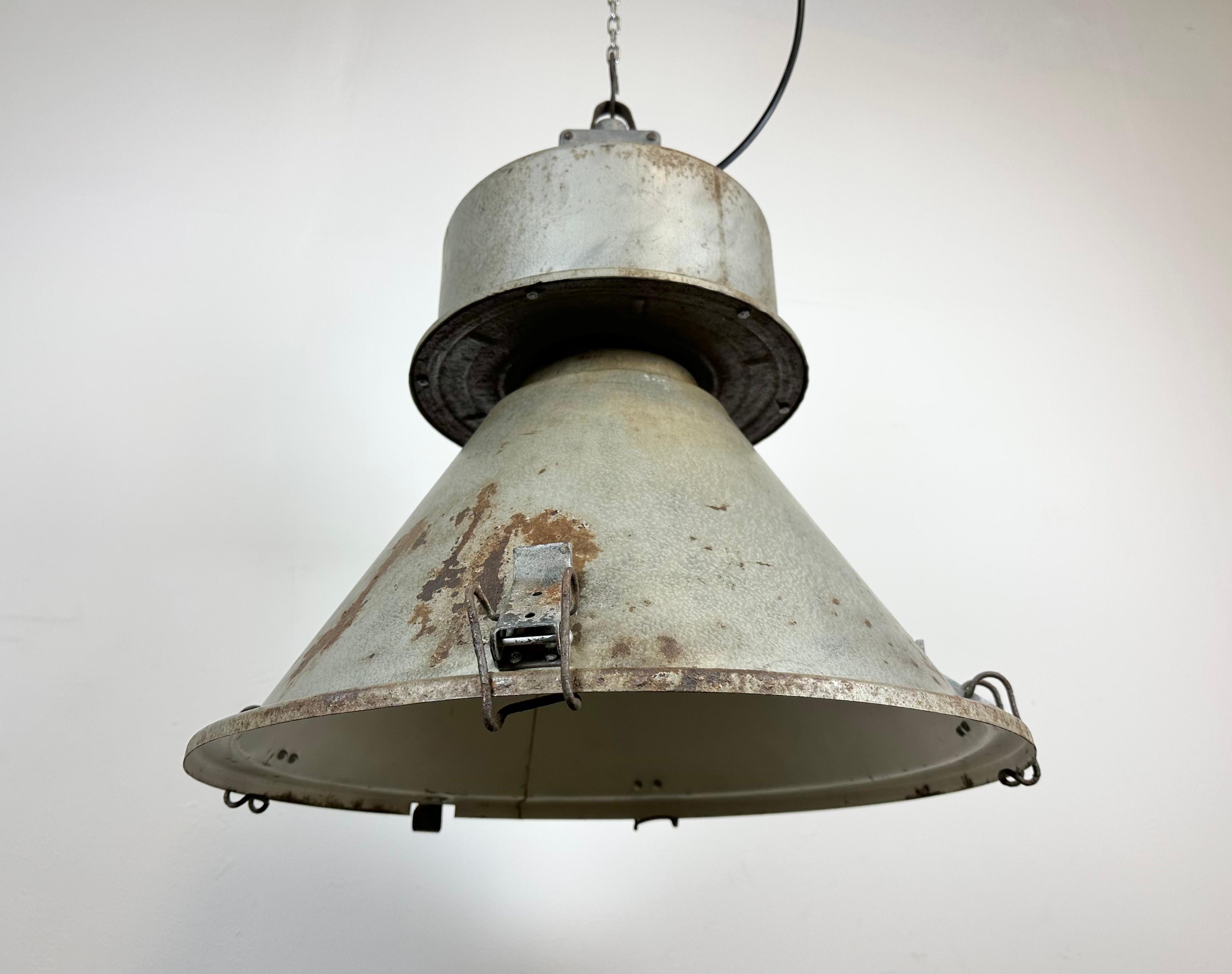 Industrial Polish Factory Pendant Lamp from Predom Mesko, 1970s For Sale 6