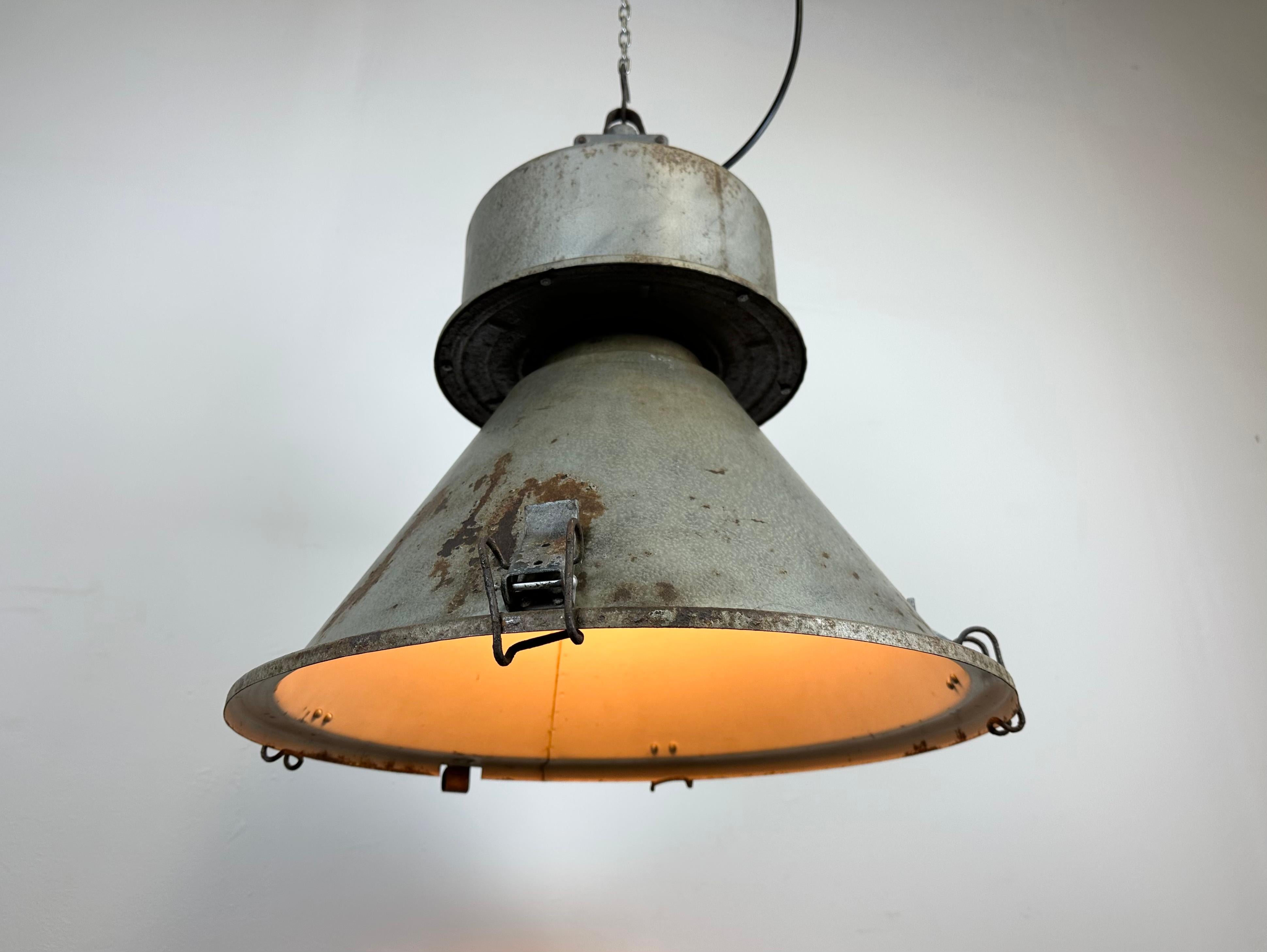 Industrial Polish Factory Pendant Lamp from Predom Mesko, 1970s For Sale 7