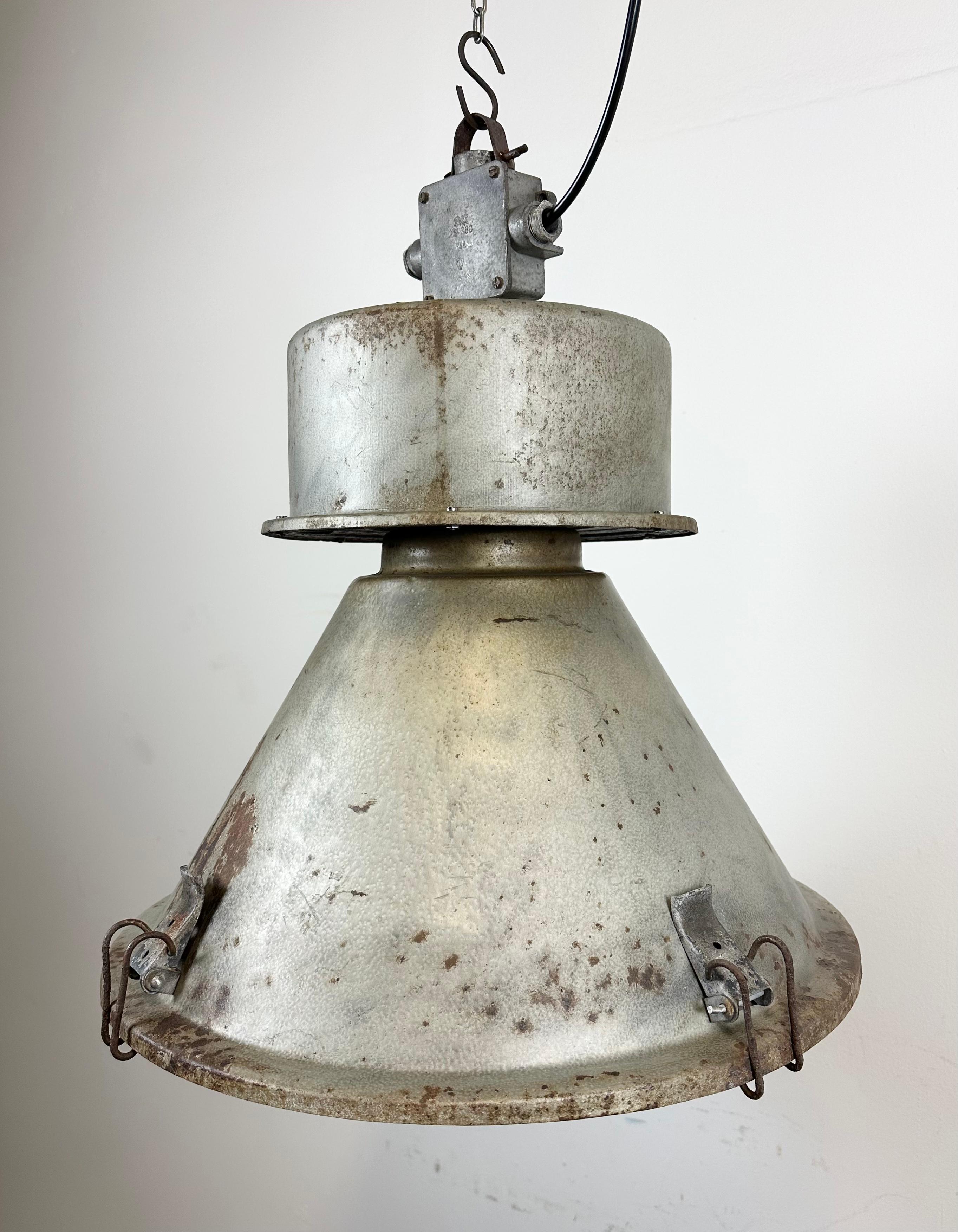 Industrial Polish Factory Pendant Lamp from Predom Mesko, 1970s For Sale 8