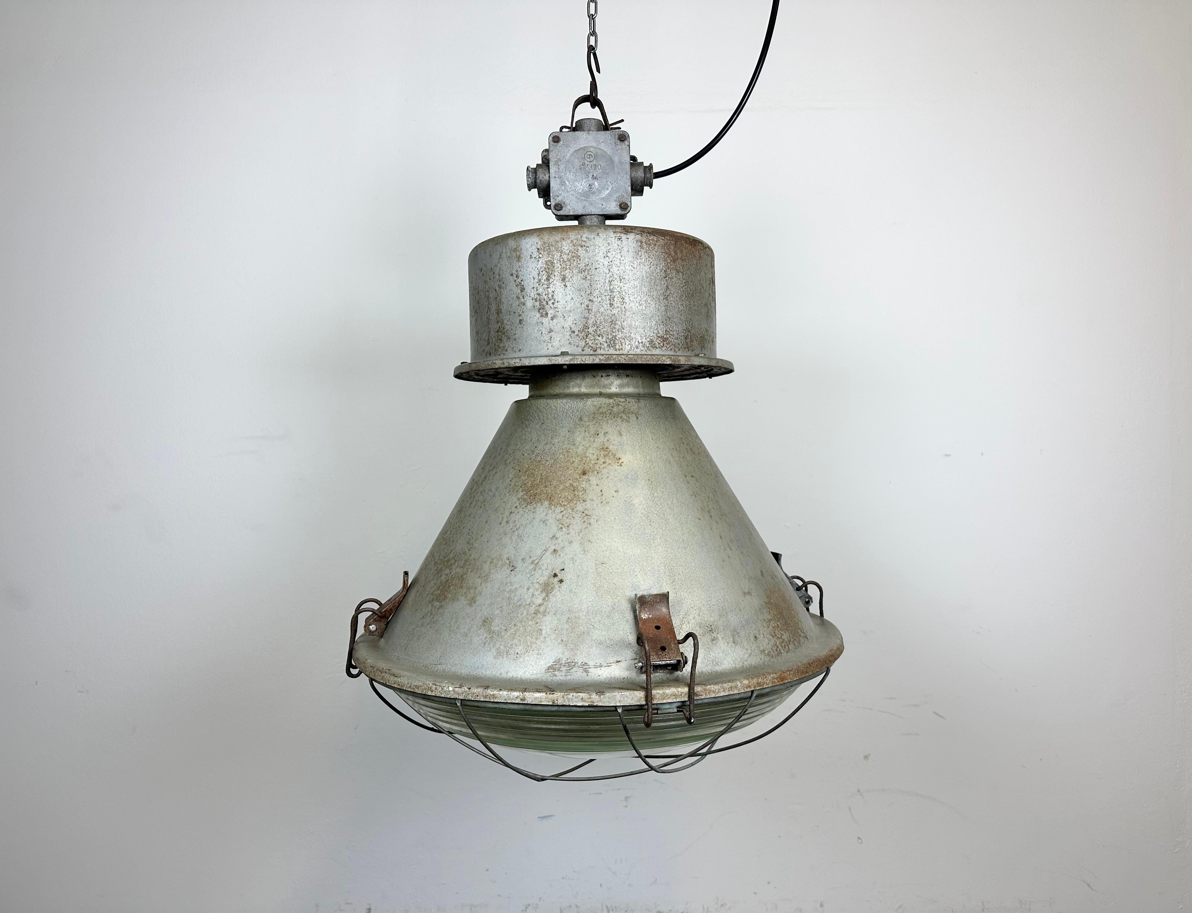 Industrial Polish Factory Pendant Lamp with Glass Cover from Mesko, 1970s For Sale 5