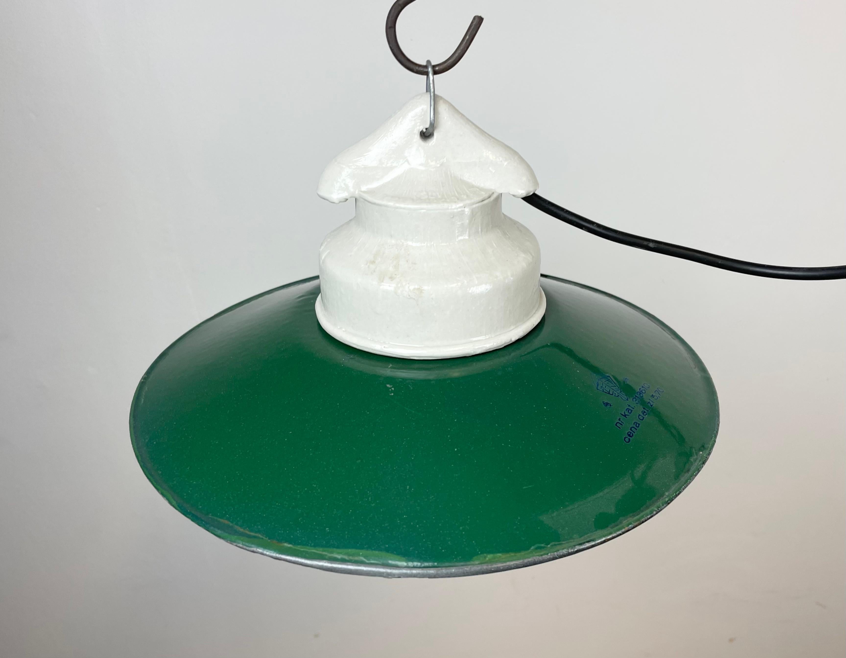 Industrial Porcelain Green Enamel Pendant Light with Ribbed Clear Glass, 1970s In Good Condition In Kojetice, CZ
