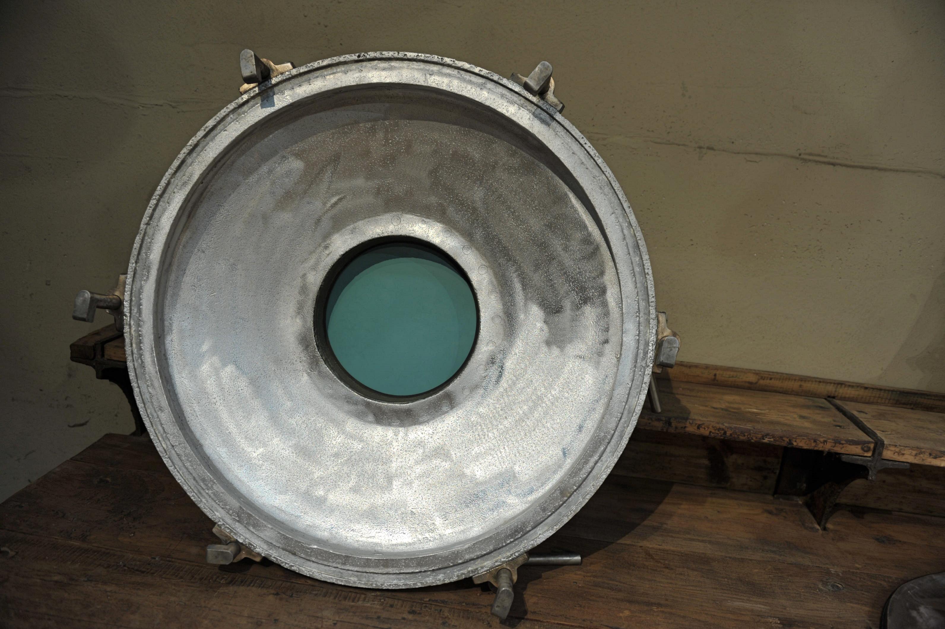 Early 20th Century Industrial Porthole Window in Aluminium and Riveted Bronze, circa 1900 For Sale