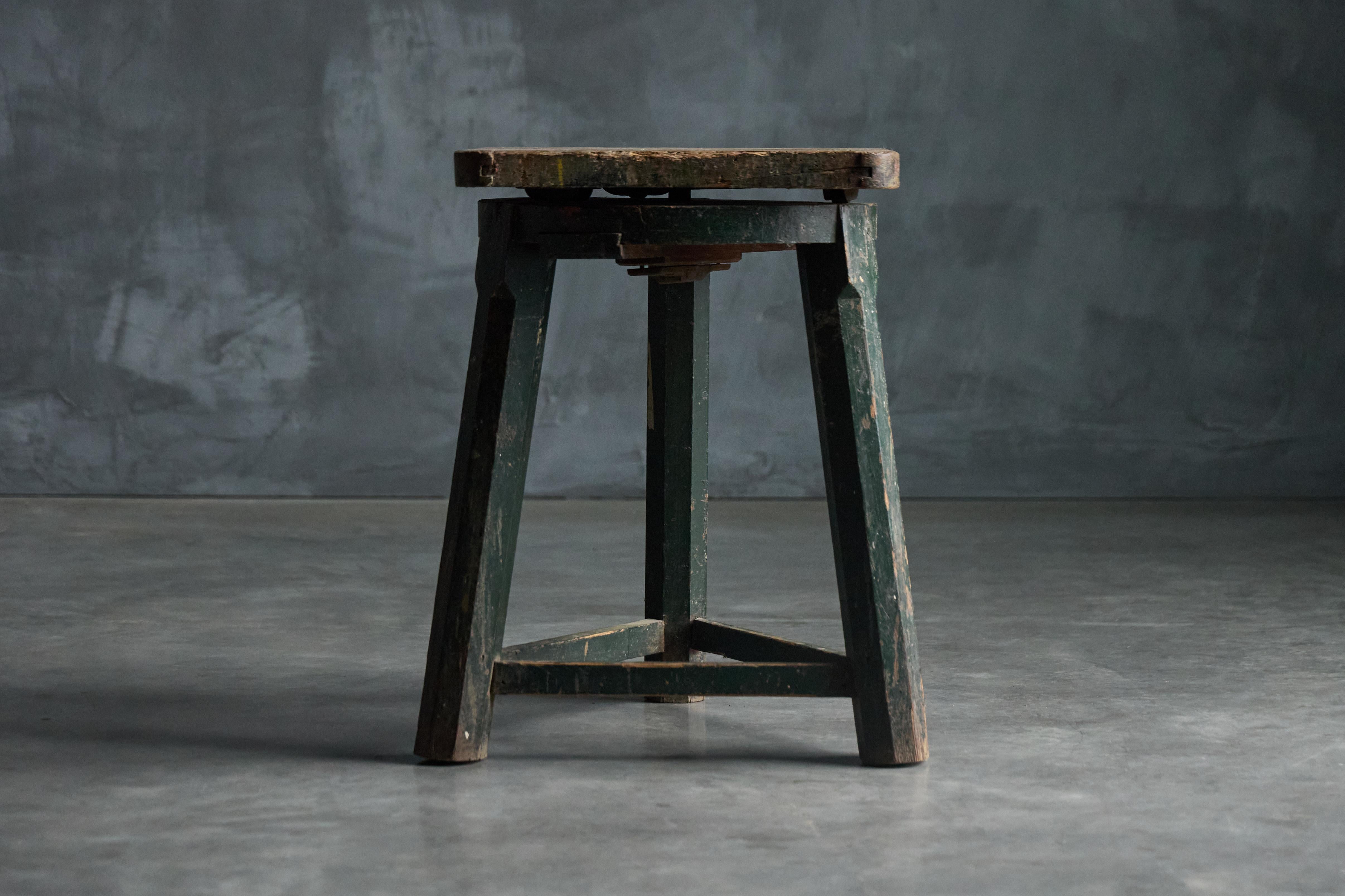 Tabouret primitif industriel, France, 19ème siècle Excellent état - En vente à Antwerp, BE
