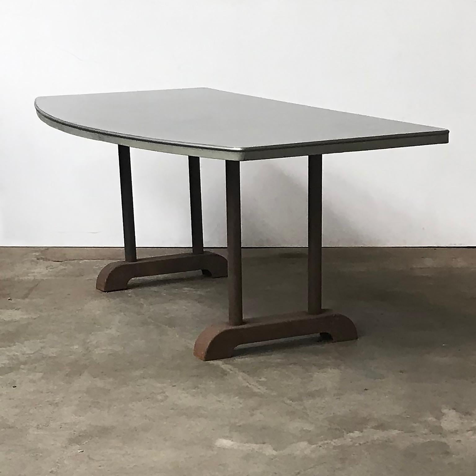 Industrial Reception Table. Only Top 600 euro. The top has a very special and unique shape. The legs give the table an industrial look. The table on the picture is just an example of the many tops we have in store. All tops show traces of wear like