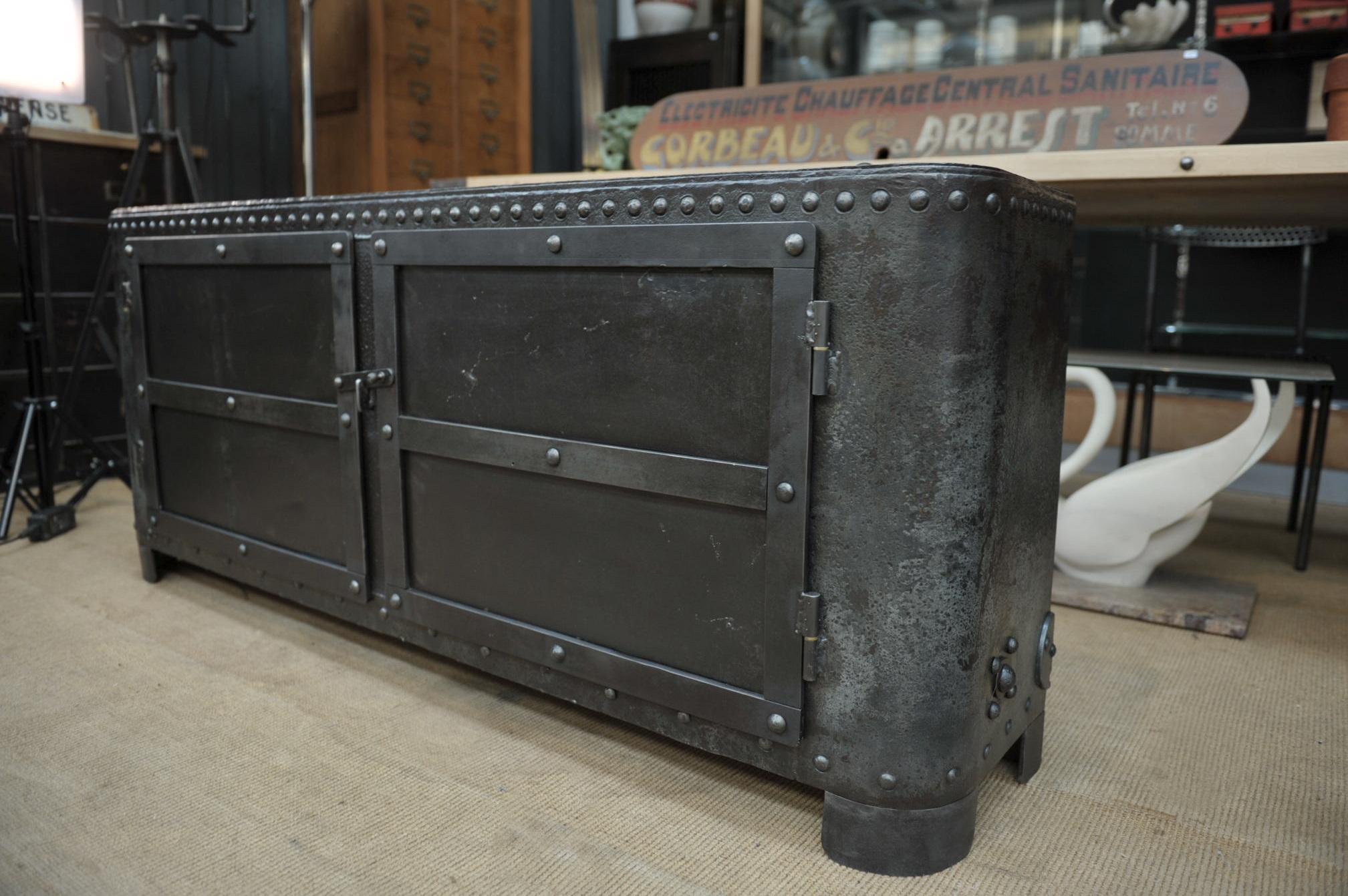 Industrial Riveted Iron Cabinet In Good Condition In Roubaix, FR