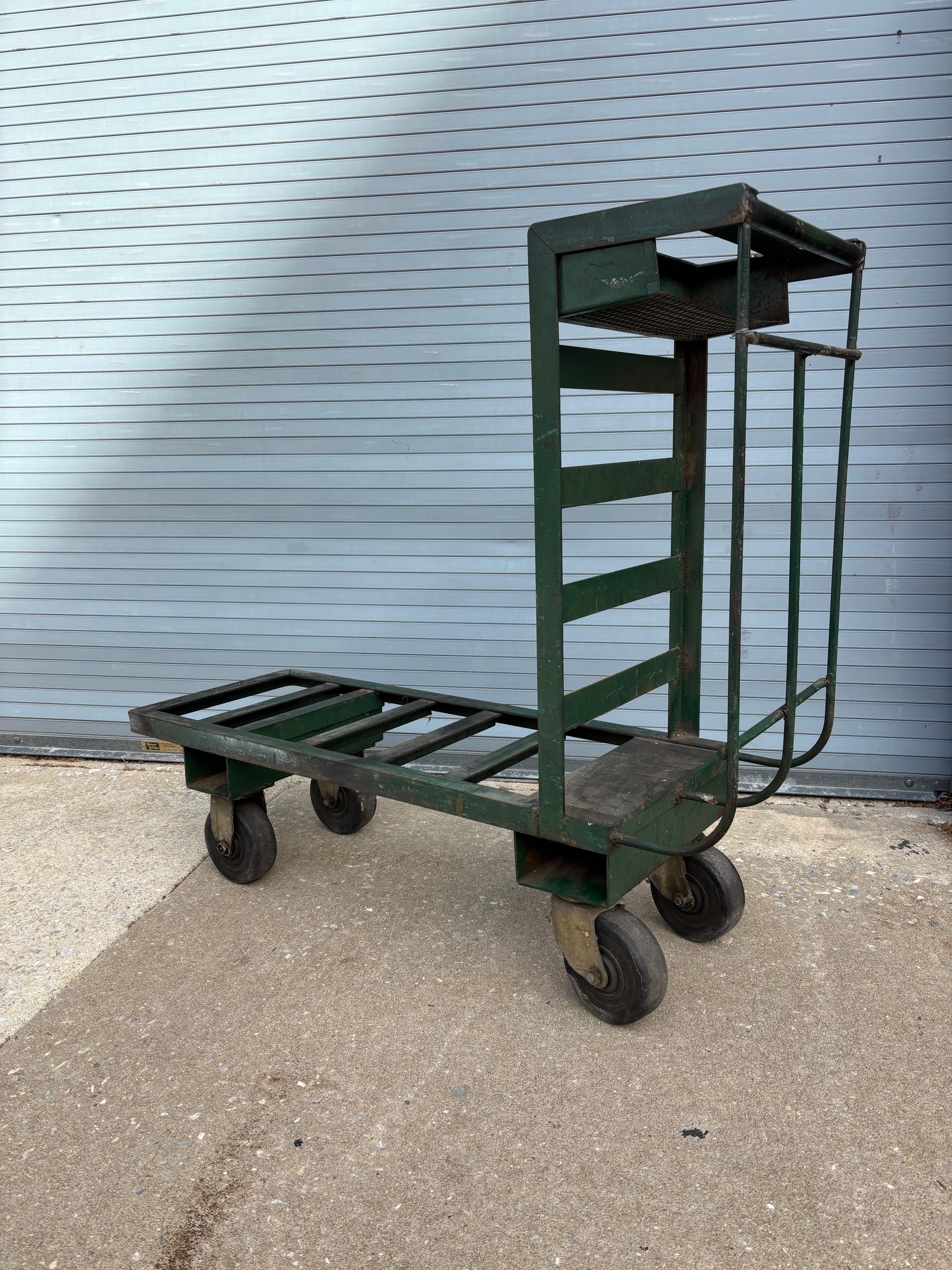 Carro rodante industrial mediados del siglo XX en venta