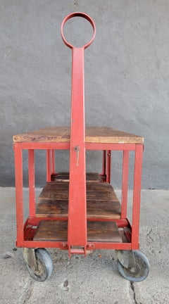 Industrial Rolling Cart with Retractable Handle