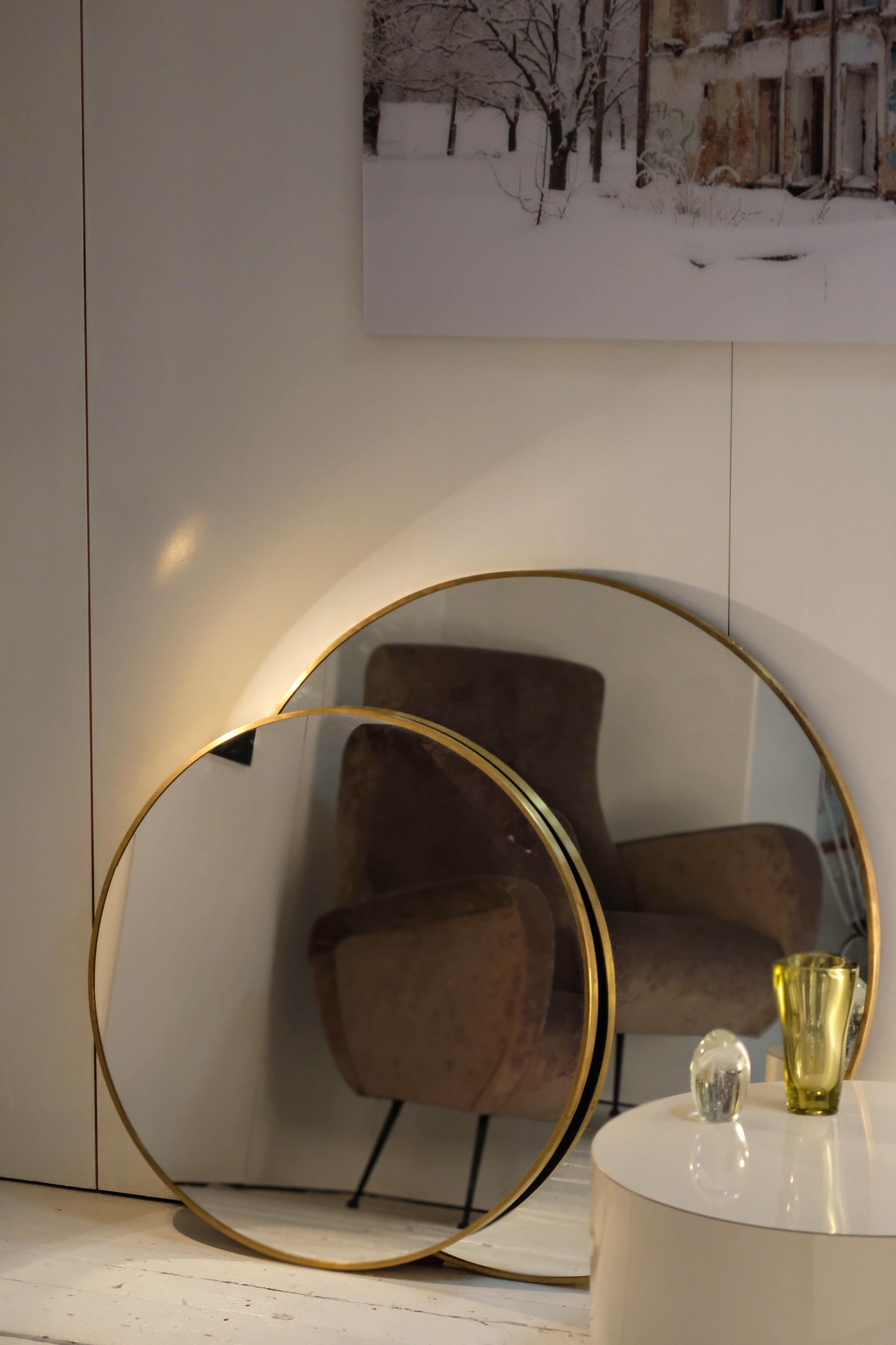 Miroir rond industriel artisanal avec cadre en laiton authentique fabriqué à la main XS en vente 3