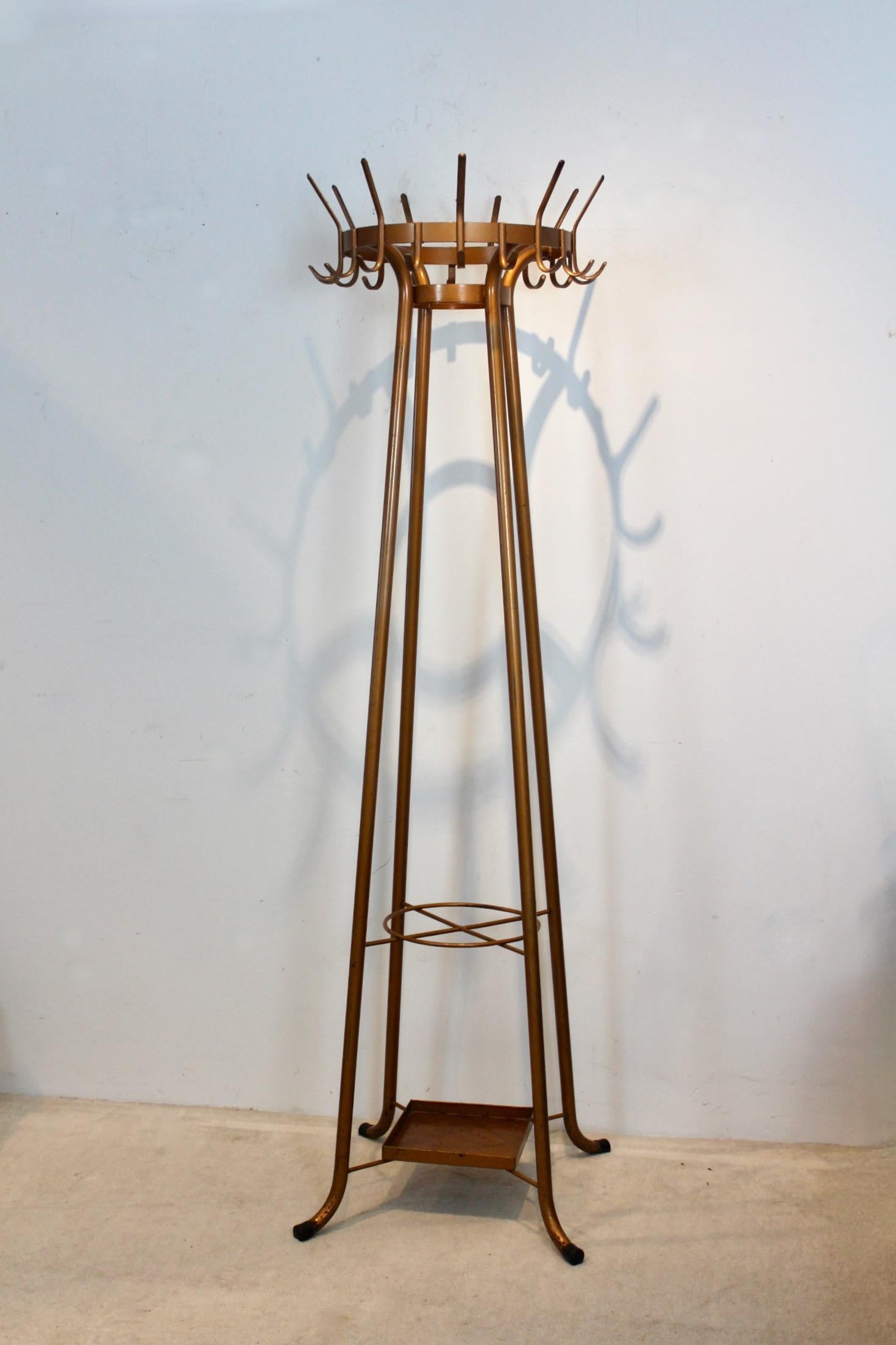 Industrial Round Shaped Steel Hall Stand, Coat Rack In Good Condition For Sale In Voorburg, NL
