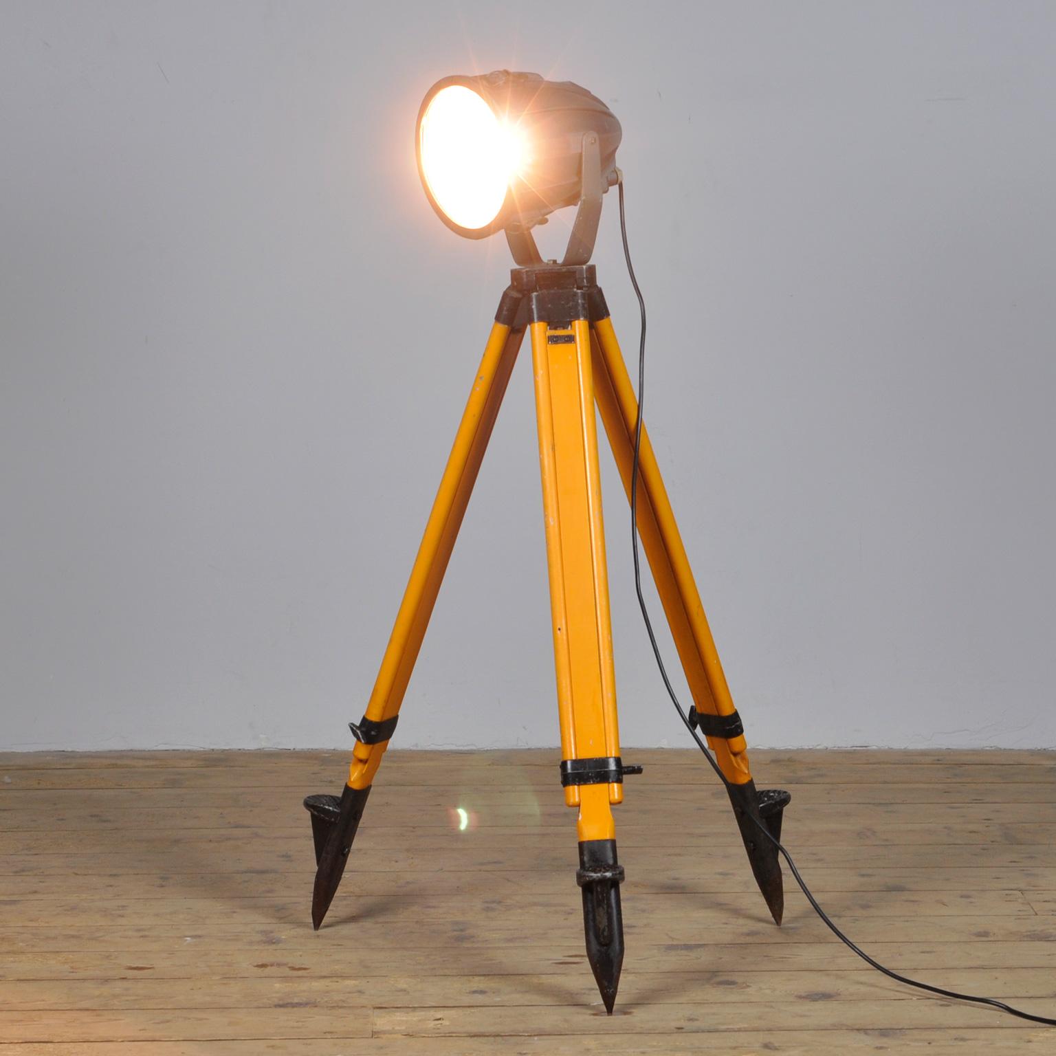 Wonderful industrial spotlight, coming from Russia. The lamp is mounted on the original wooden tripod, adjustable in height. The lamp is made of metal and marked CCCP.

Measures: Minimal height 122 cm
Maximum height 177 cm.
 