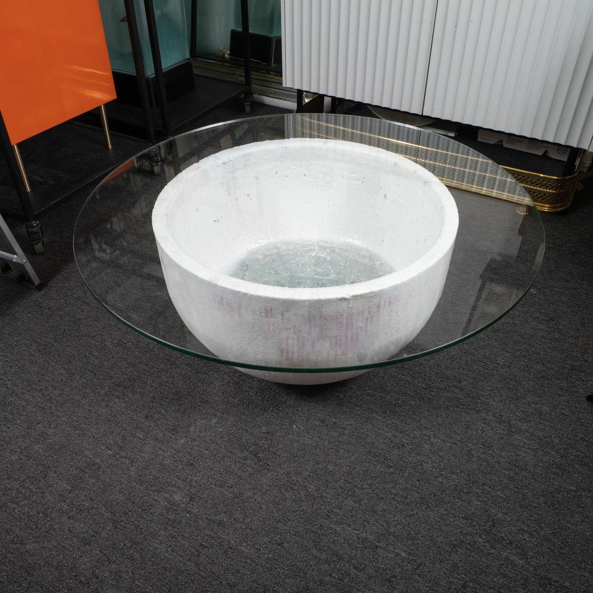 Industrial salvage melt pot coffee table In Good Condition For Sale In Tarrytown, NY