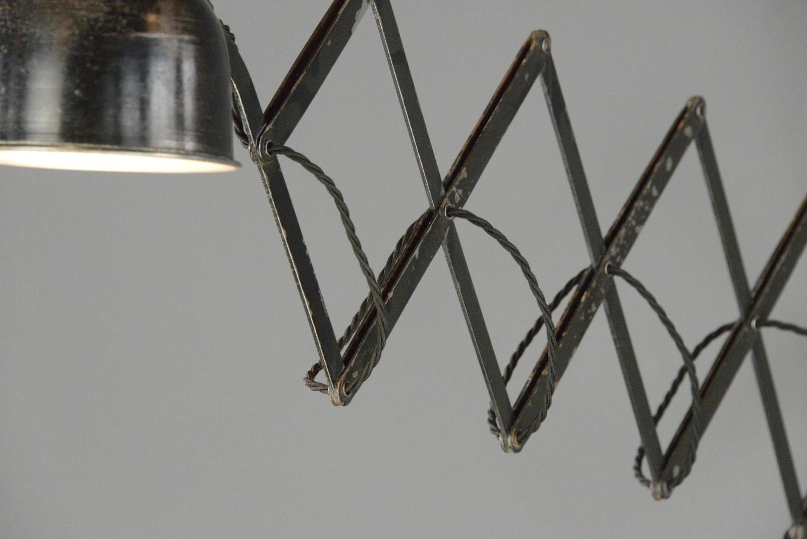 Lampe à ciseaux industrielle par PeHaWe Circa 1930s en vente 8