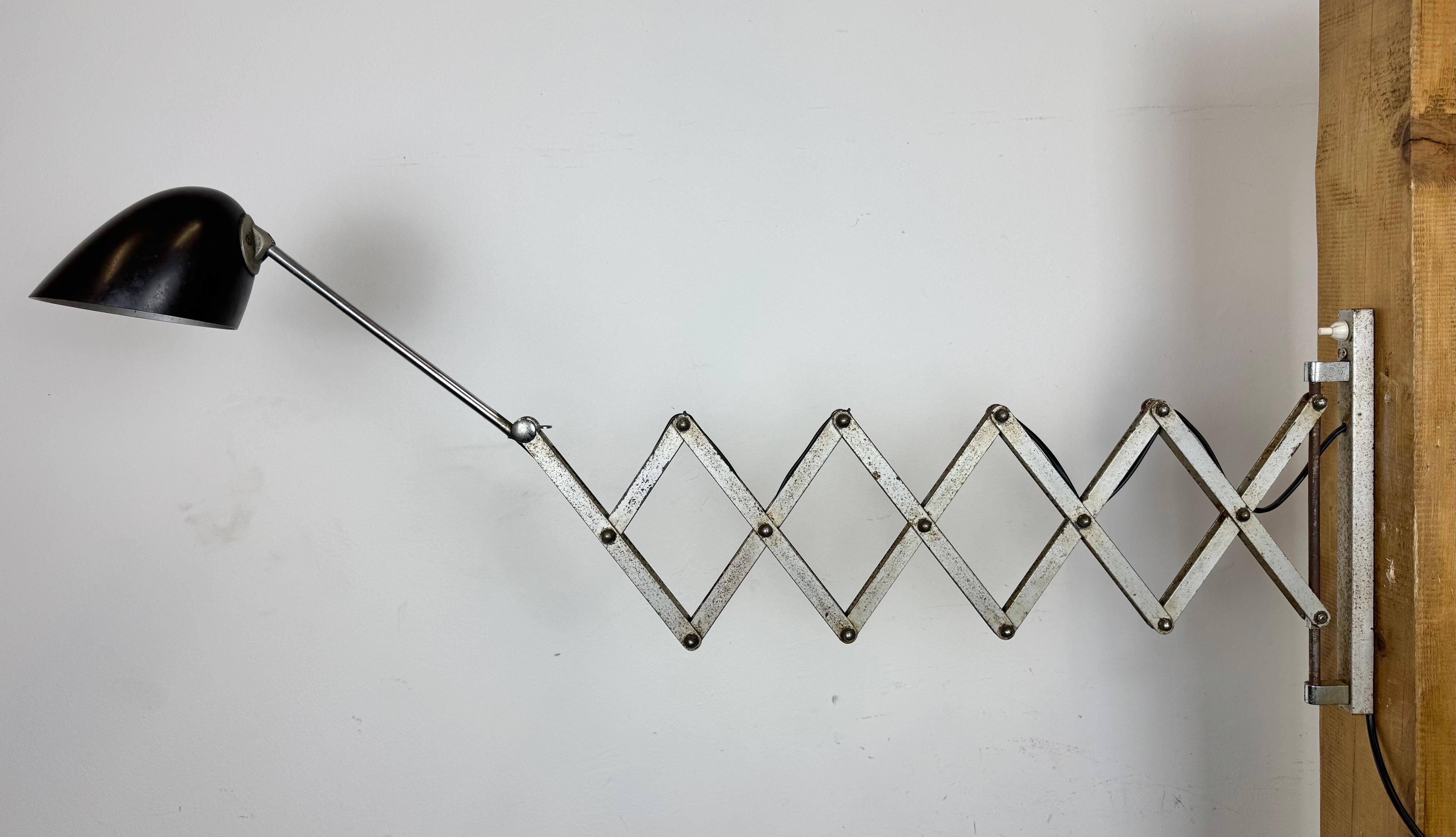 Lampe murale industrielle à ciseaux, années 1950 en vente 4