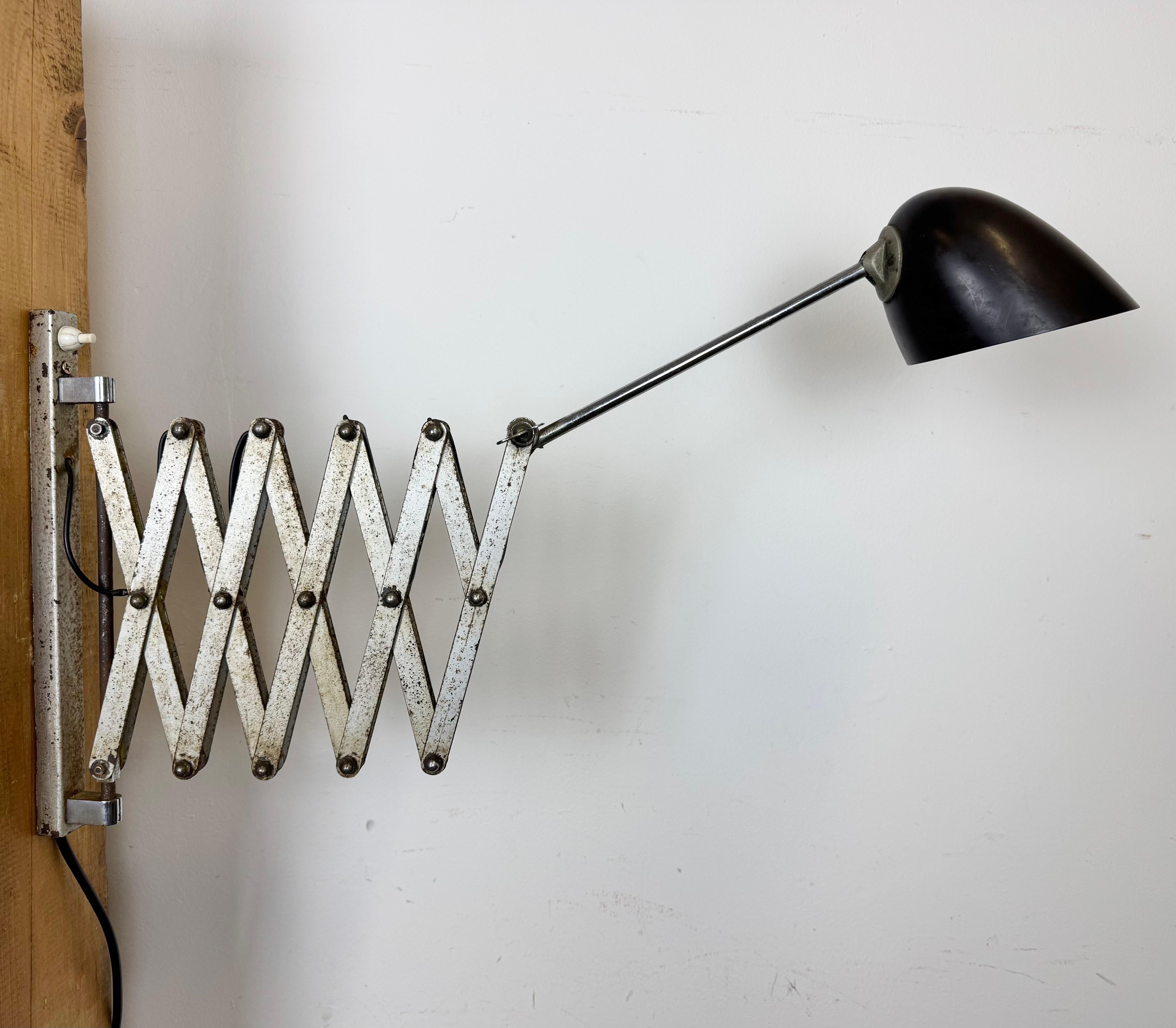 Lampe murale industrielle à ciseaux, années 1950 en vente 6
