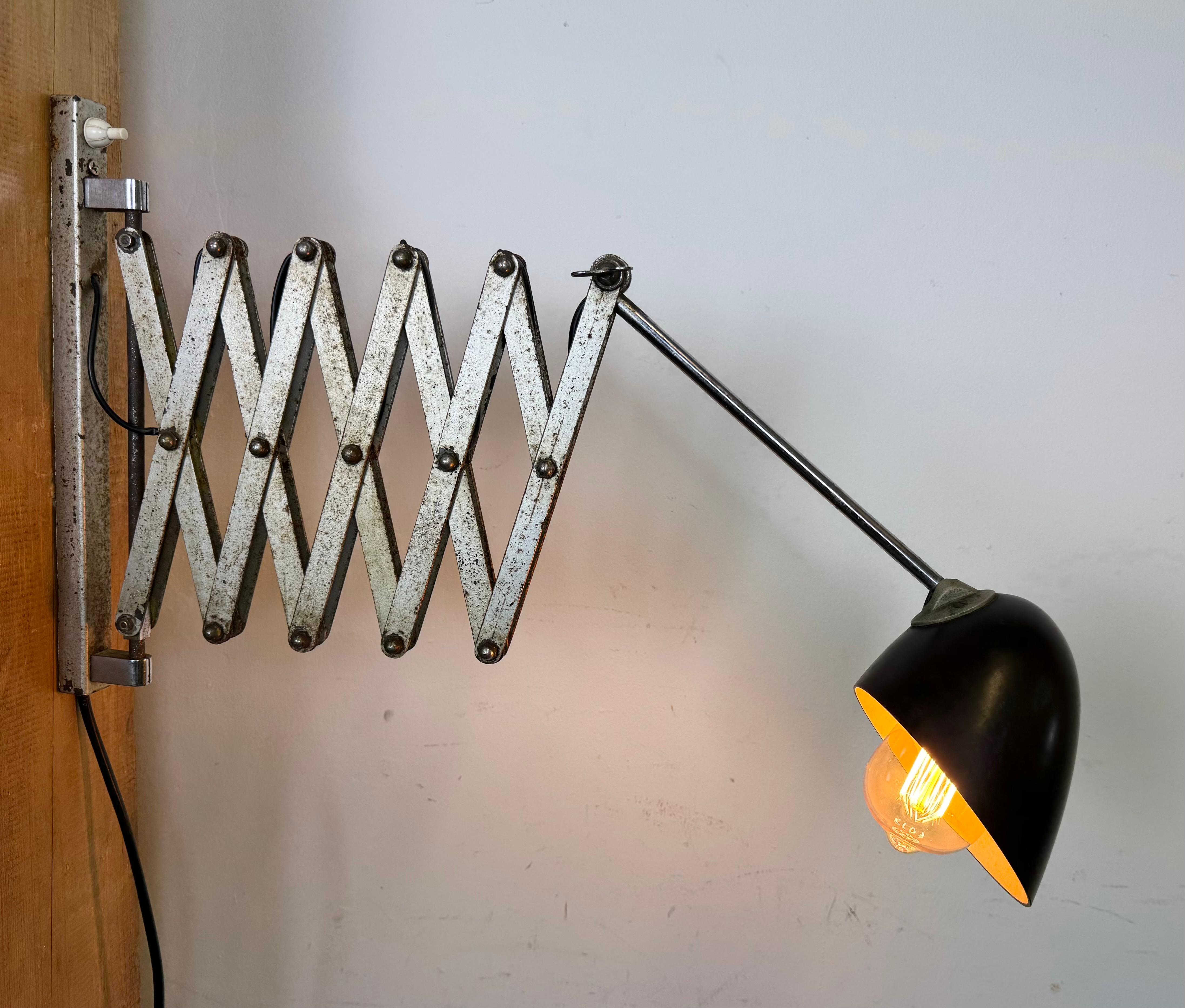 Lampe murale industrielle à ciseaux, années 1950 en vente 11