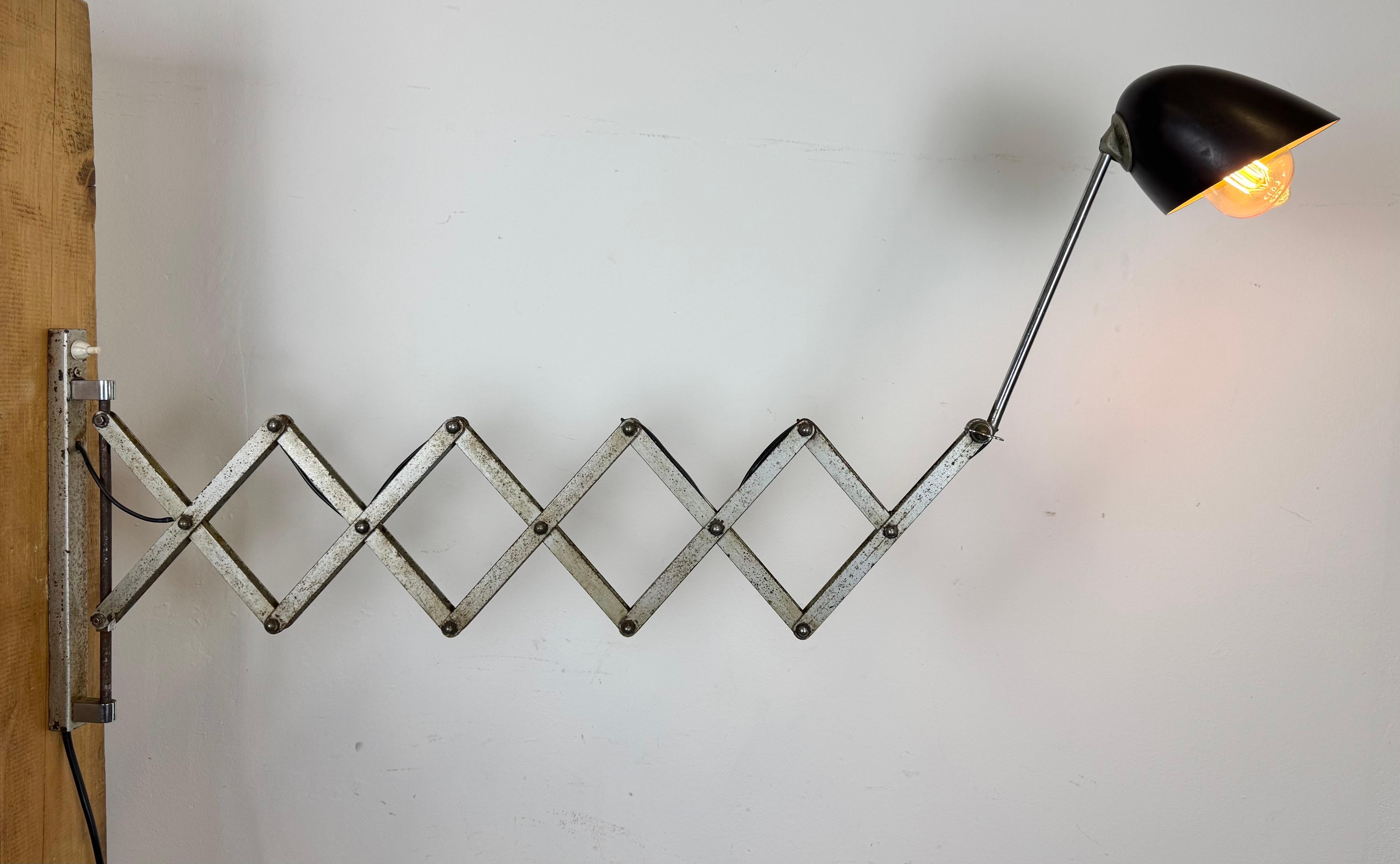 Lampe murale industrielle à ciseaux, années 1950 en vente 12