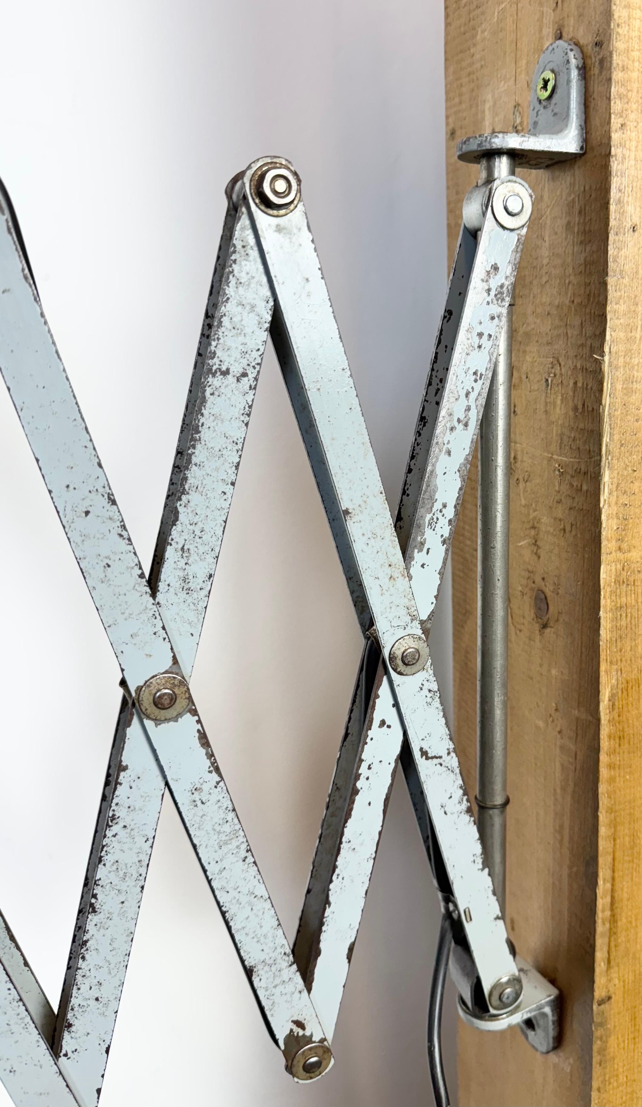 Industrial Scissor Wall Lamp by Curt Fischer for Midgard, 1930s In Good Condition For Sale In Kojetice, CZ