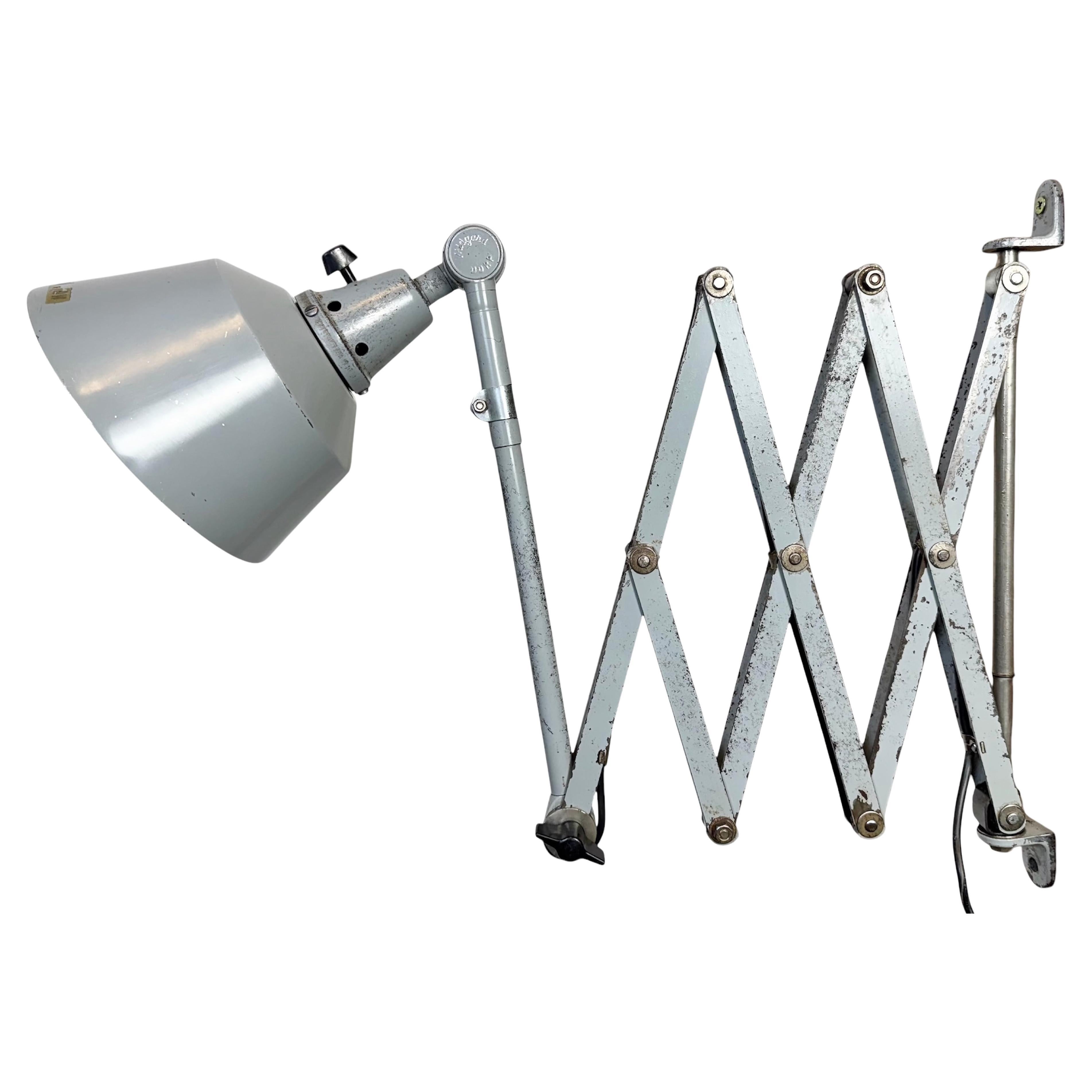 Lampada da parete industriale a forbice di Curt Fischer per Midgard, anni '30