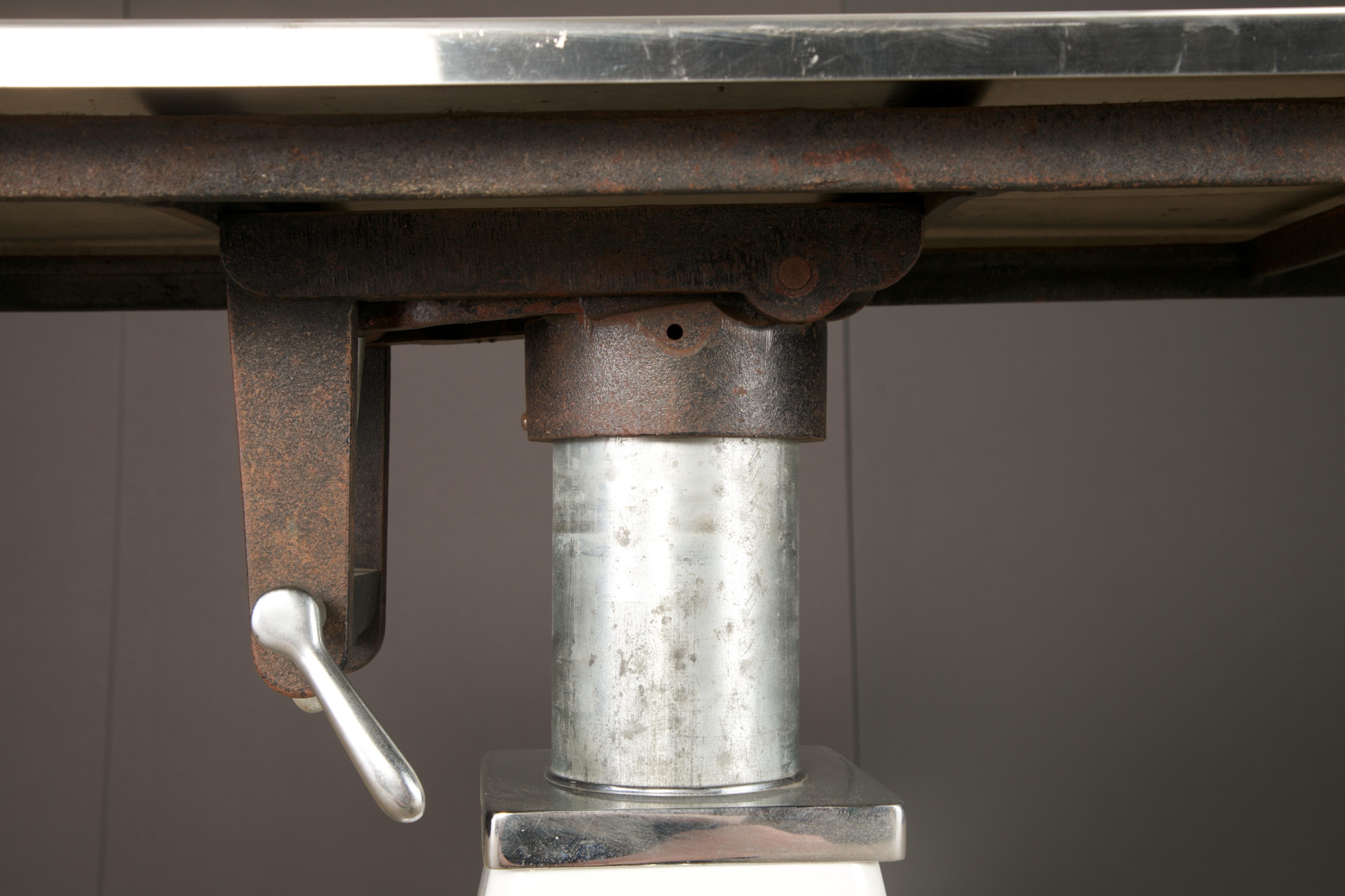 Industrial Shor-Line Hydraulic Lift Operating Table, USA, c. 1958 For Sale 11