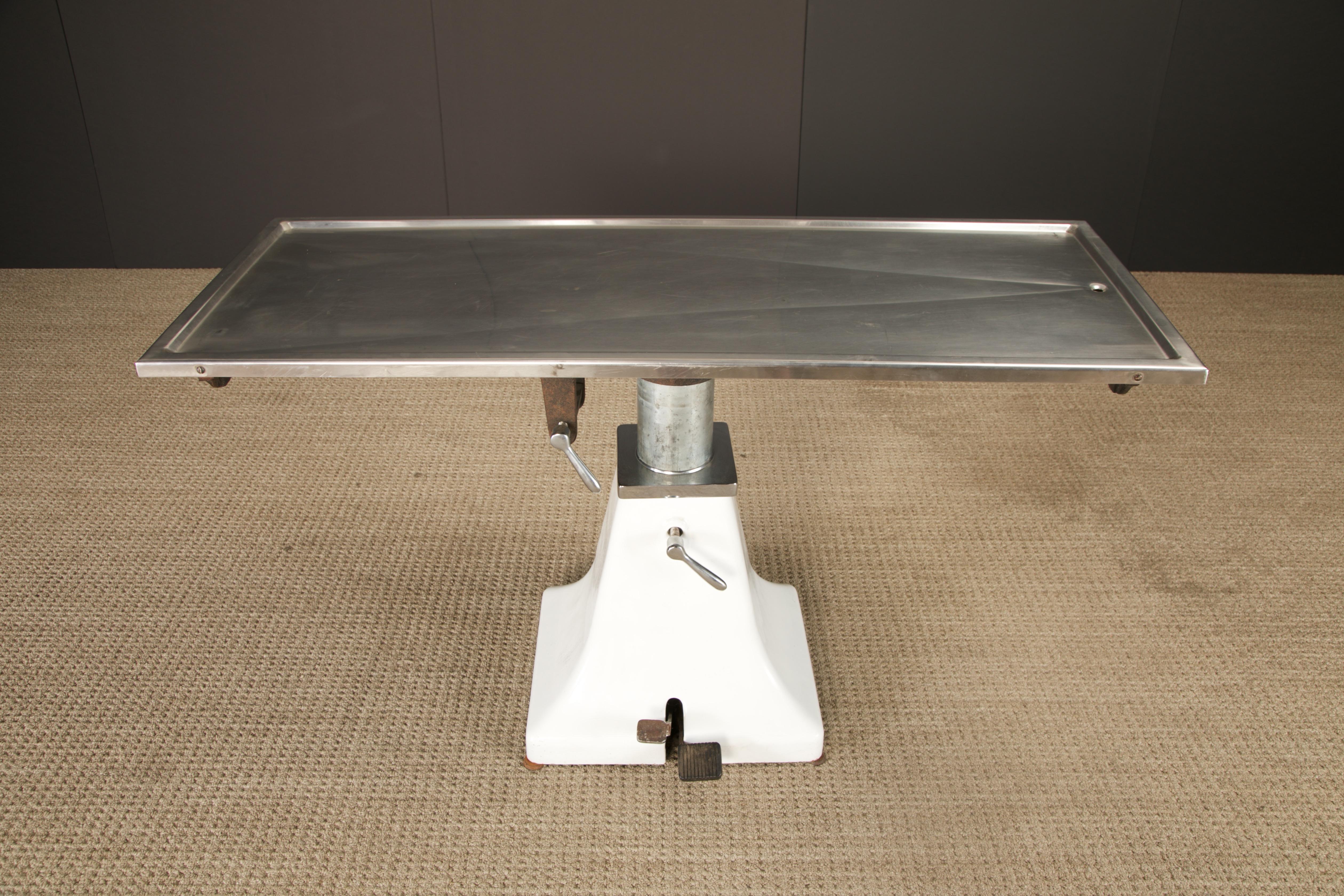 American Industrial Shor-Line Hydraulic Lift Operating Table, USA, c. 1958 For Sale