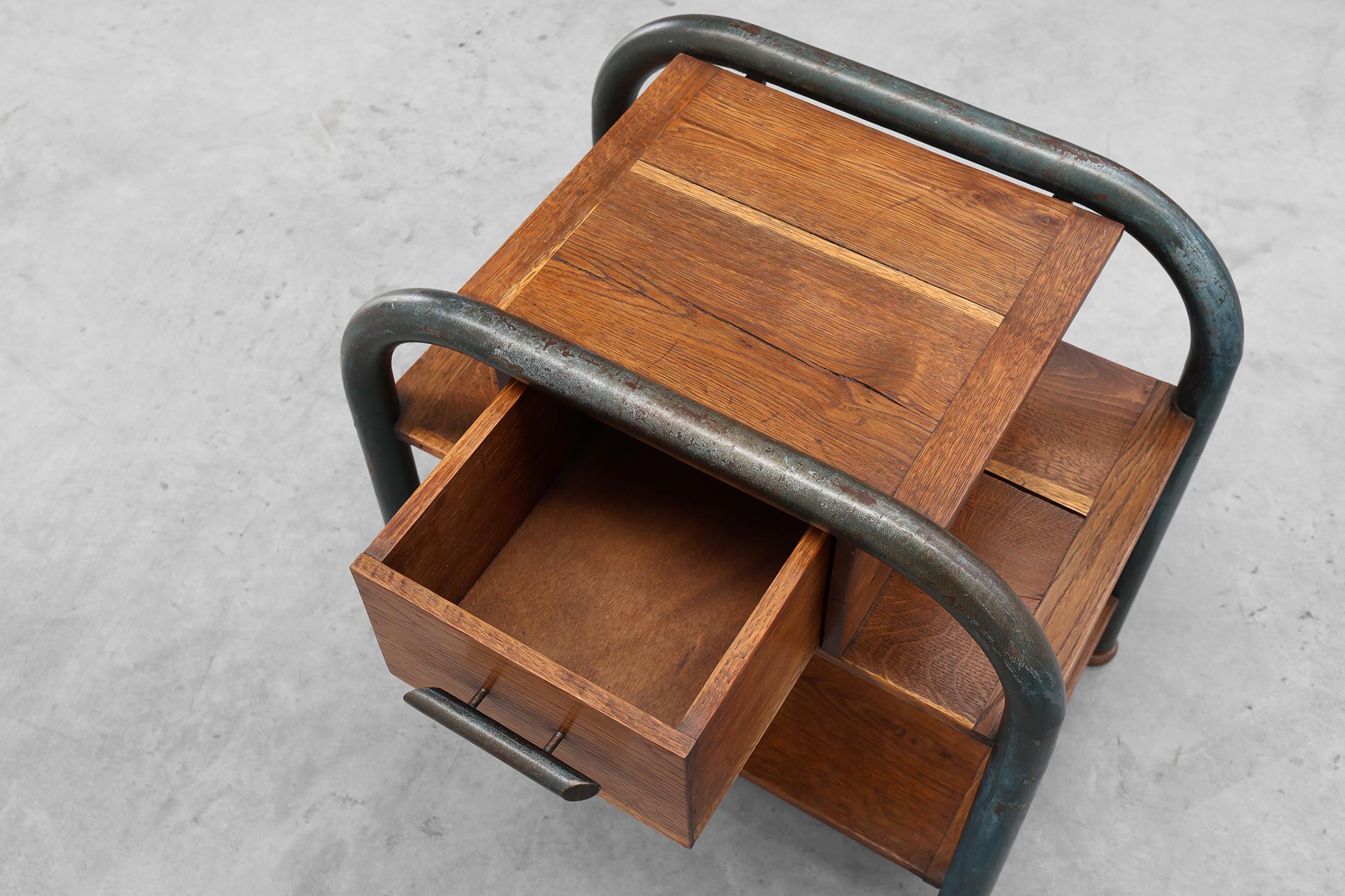 Table d'appoint ou de nuit industrielle dans le style Bauhaus, Belgique vers 1910 en vente 3