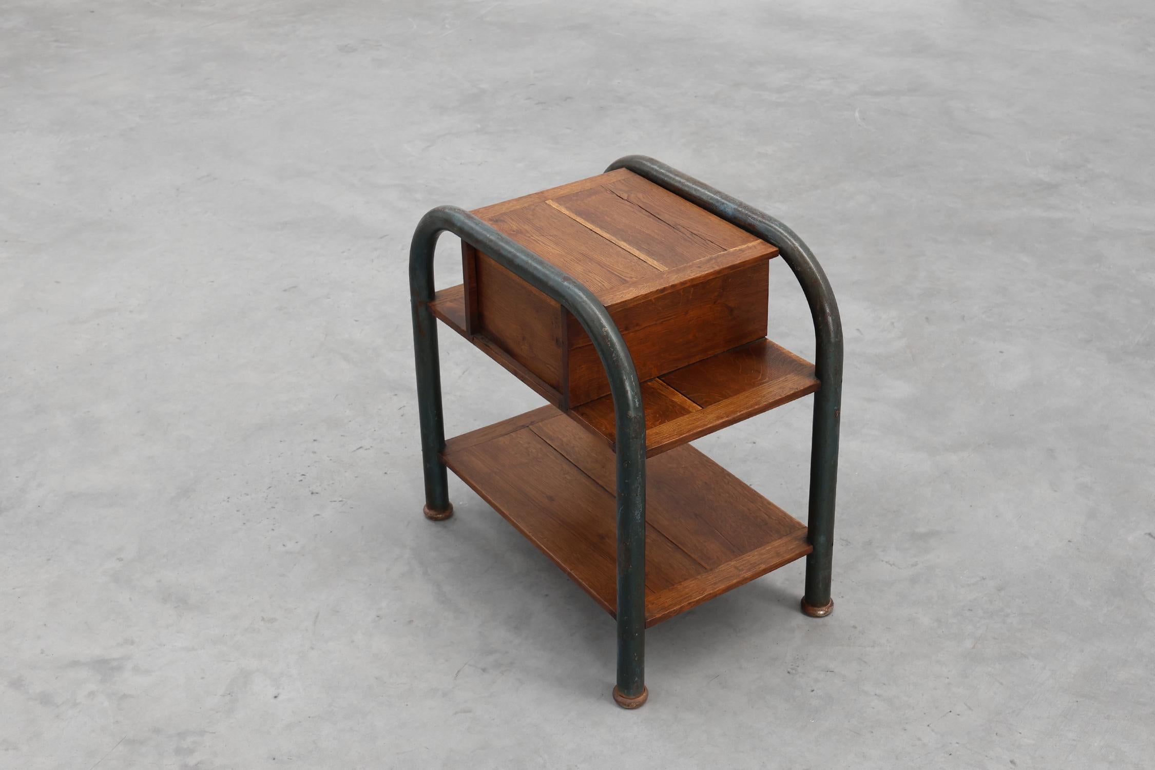 Table d'appoint ou de nuit industrielle dans le style Bauhaus, Belgique vers 1910 en vente 8