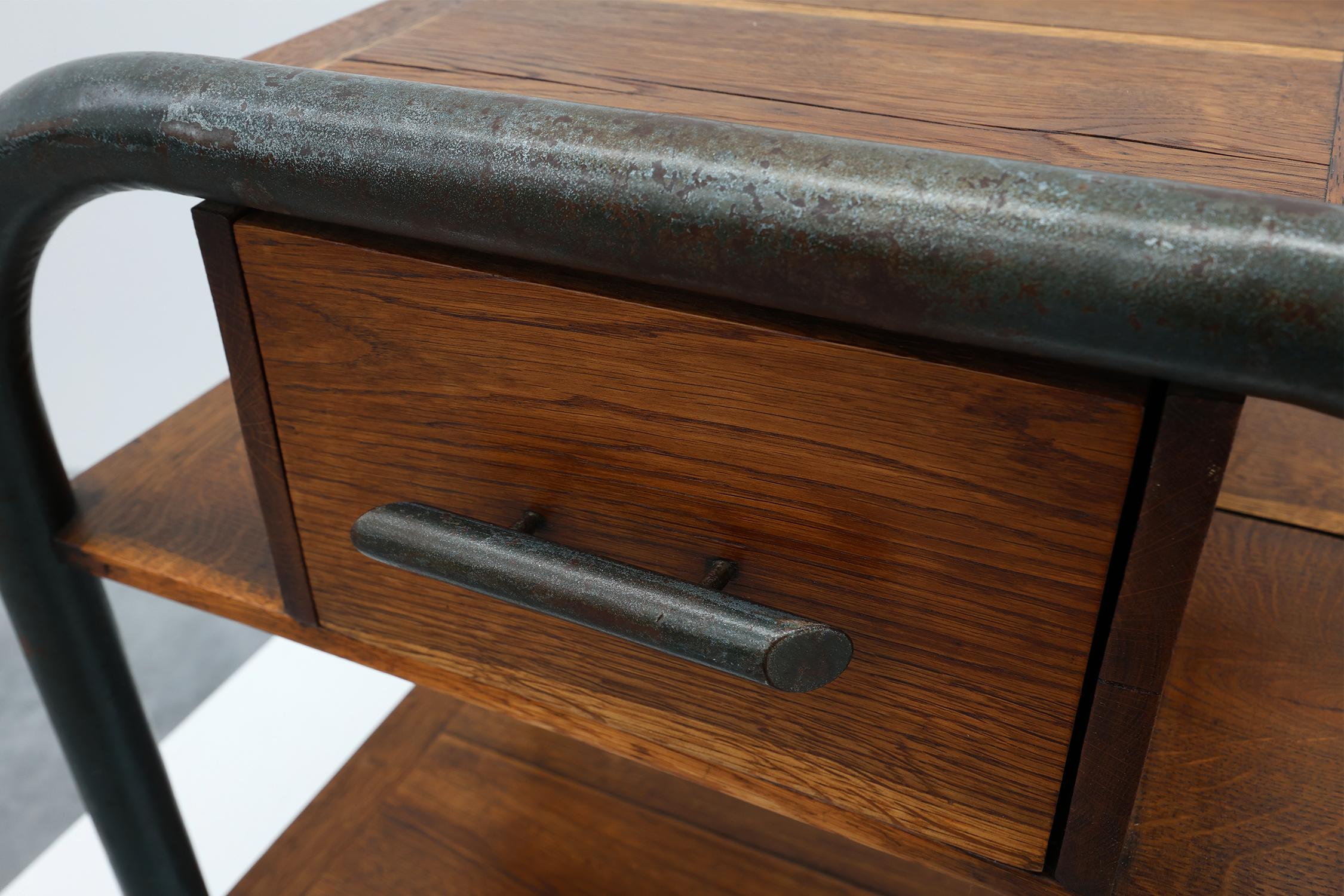 Belge Table d'appoint ou de nuit industrielle dans le style Bauhaus, Belgique vers 1910 en vente