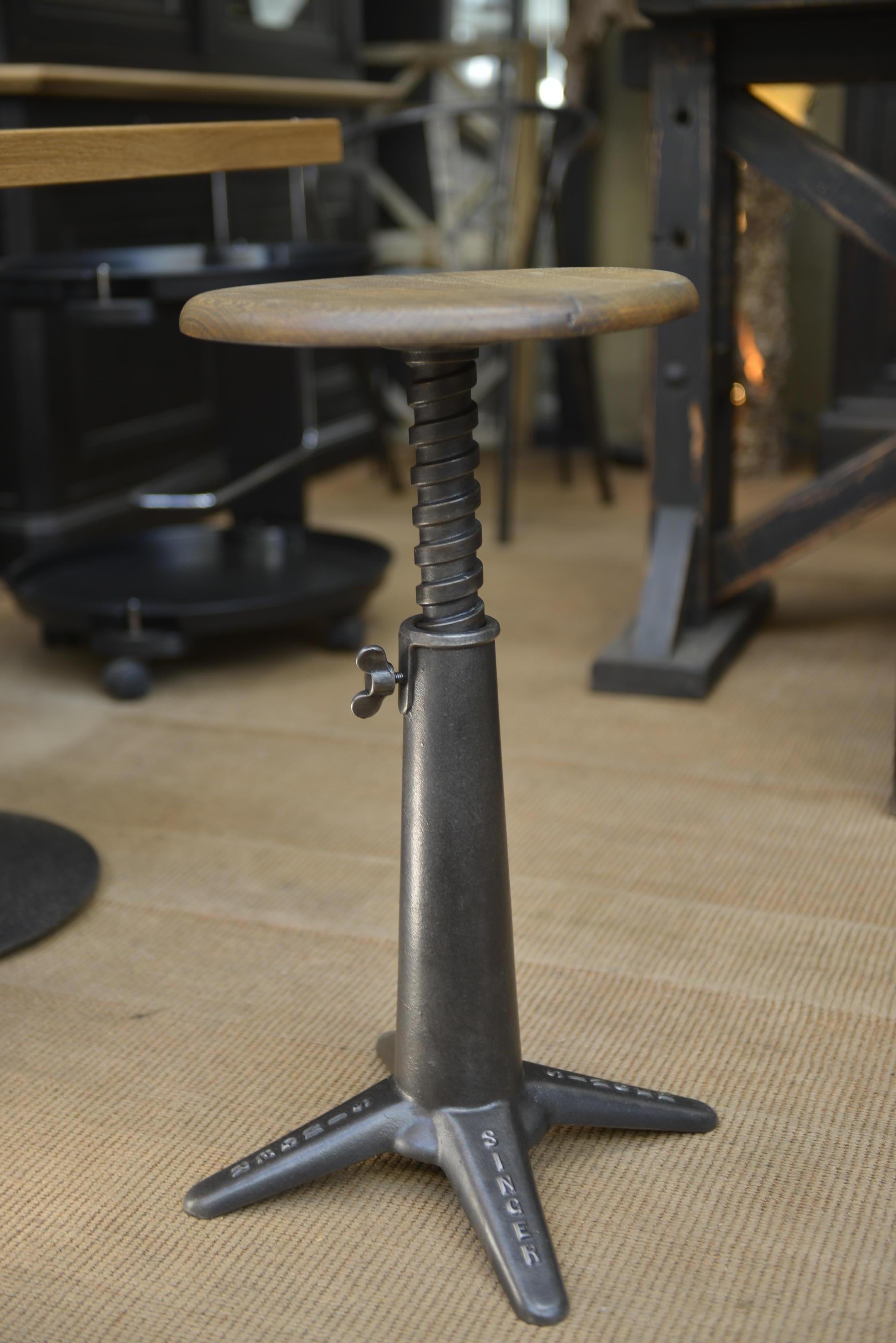 Industrial Singer Iron Adjustable Stool, circa 1950 For Sale 1