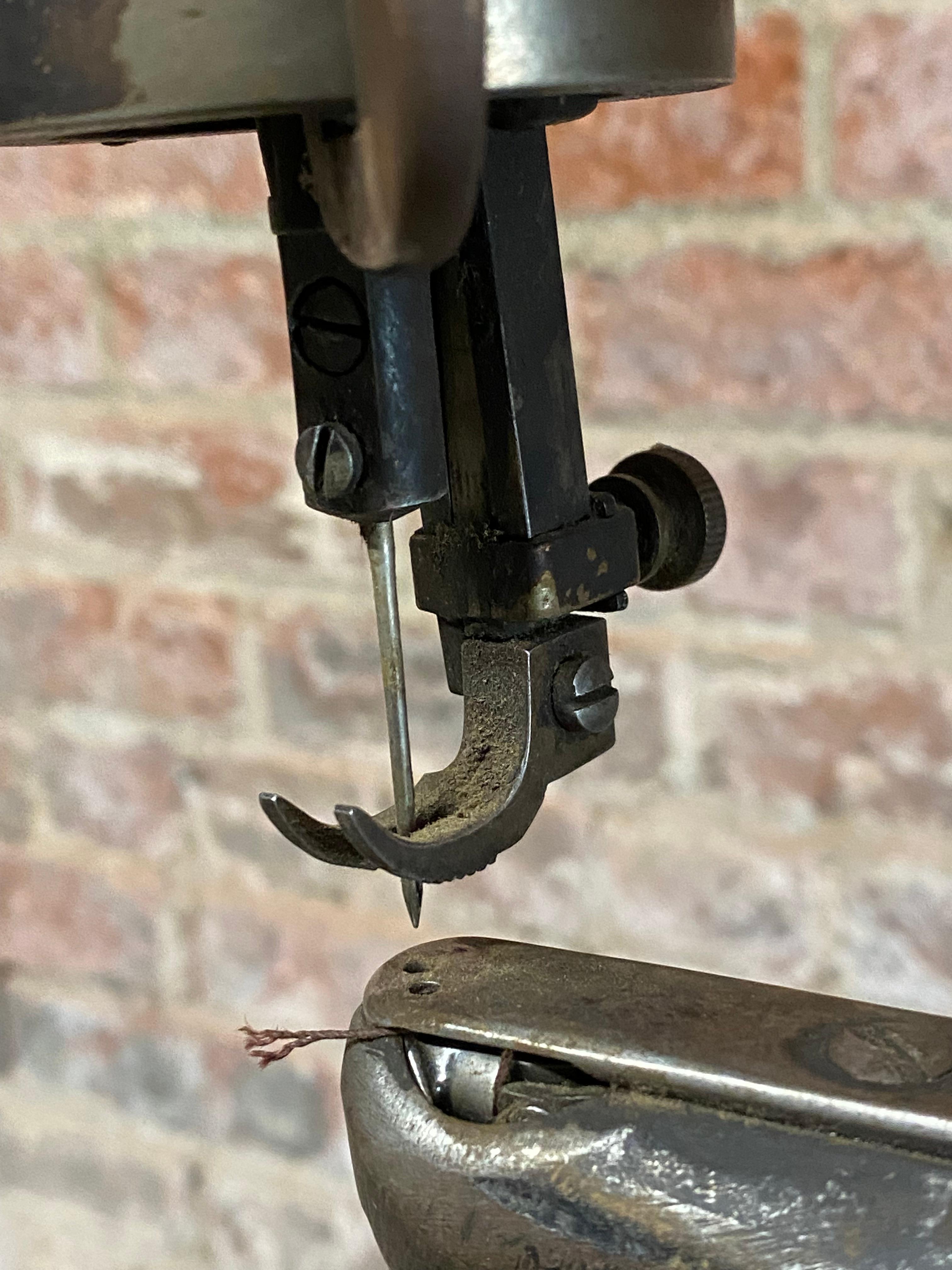 Industrial Singer Manufacturing Company Leather Sewing Machine, Model 29-4 6