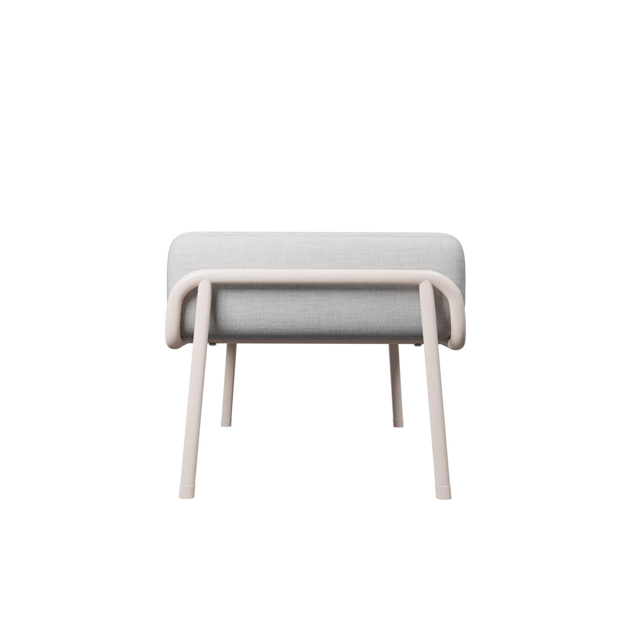 Vimini Pouf in pelle industriale con finitura a polvere DUV in tessuto crema realizzato a mano da Fabrice in vendita