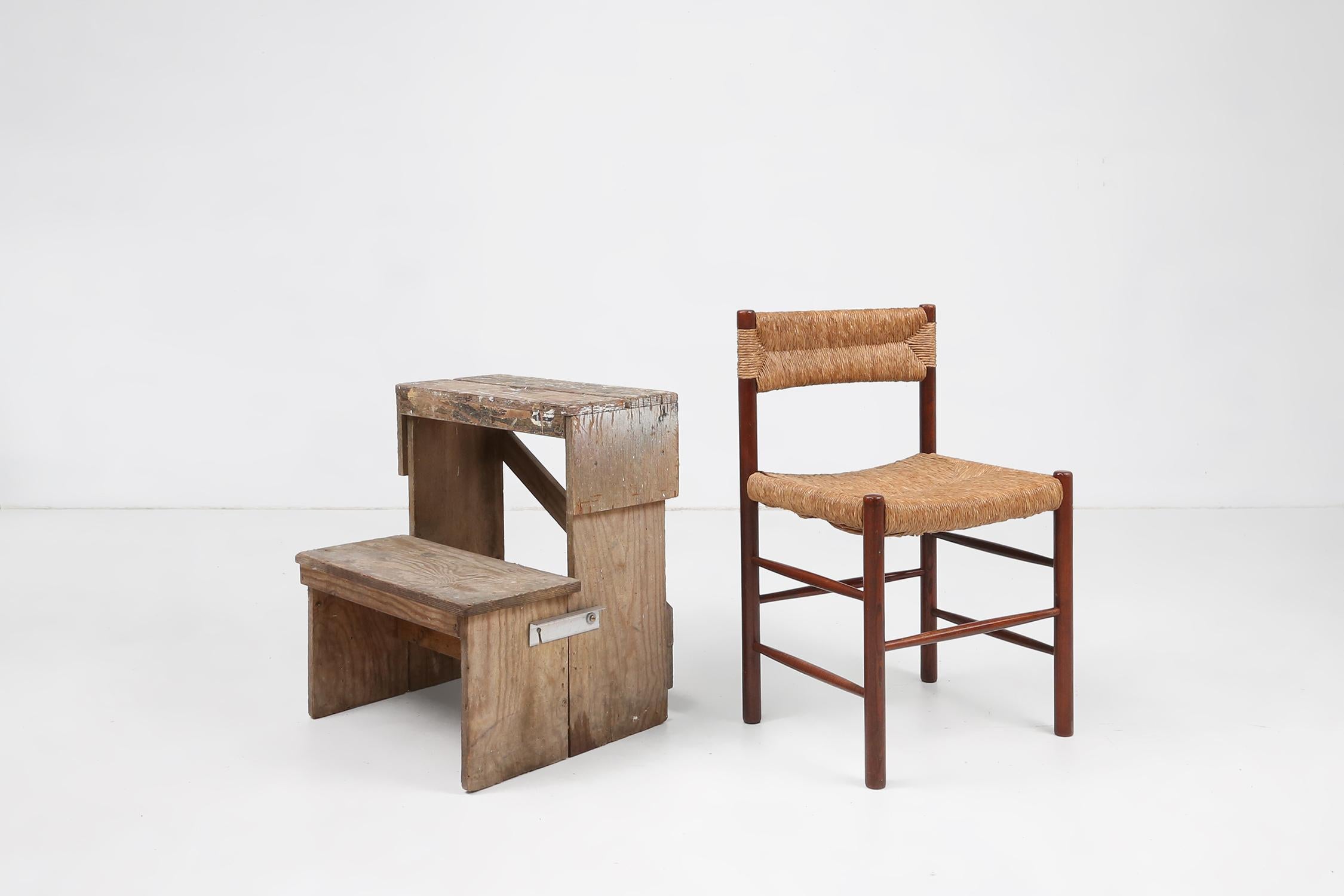 Belgium / 1920 / small stepladder / wood / industrial / mid-century / rustic 

A small wooden stepladder made in Belgium around 1920. This sturdy industrial piece has 2 steps and nice old layers of paint as decoration. 

This versatile wooden stairs