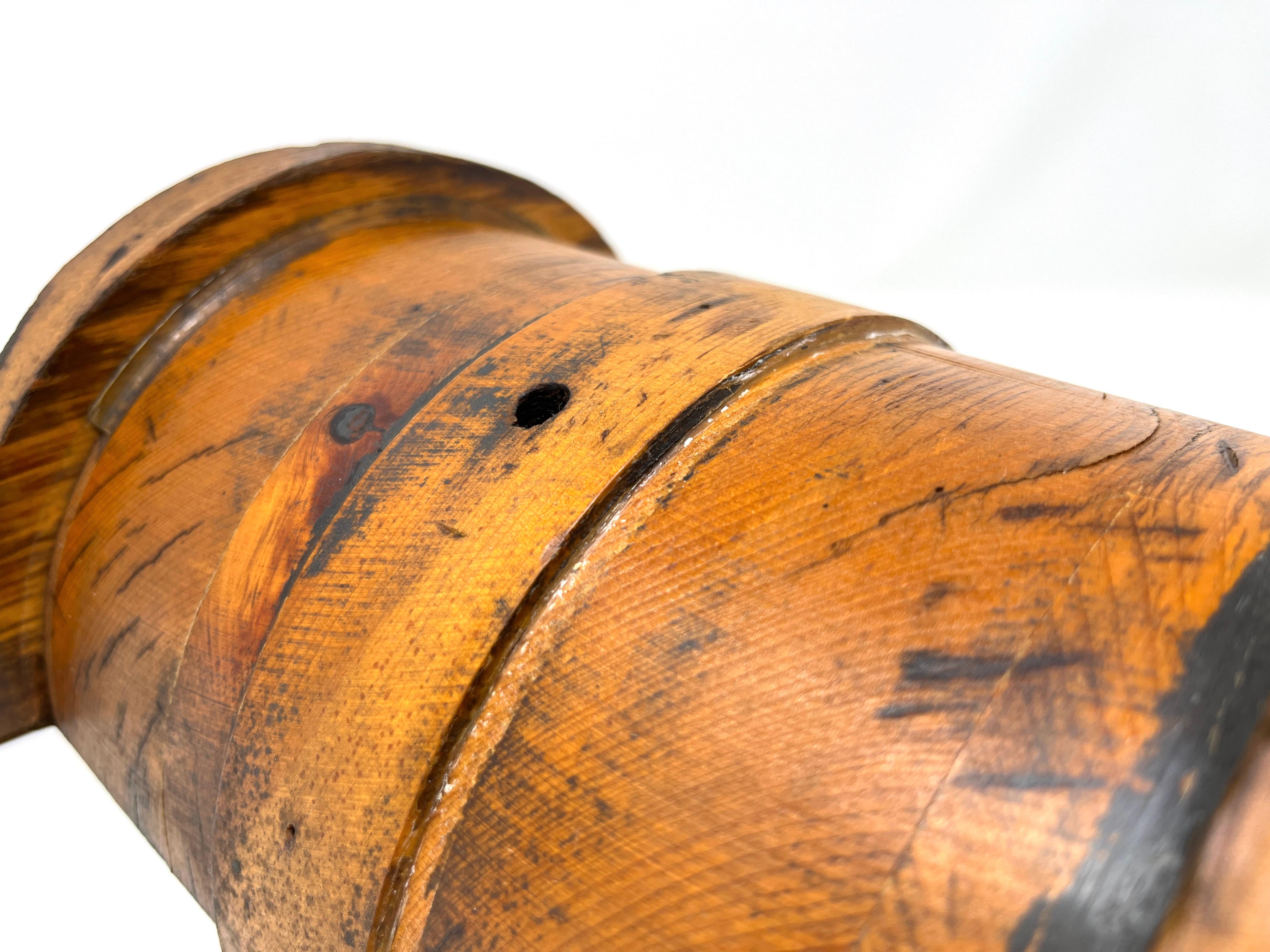 Stampo industriale in legno massiccio, pezzi di fabbrica americani, scultura da parete in vendita 1