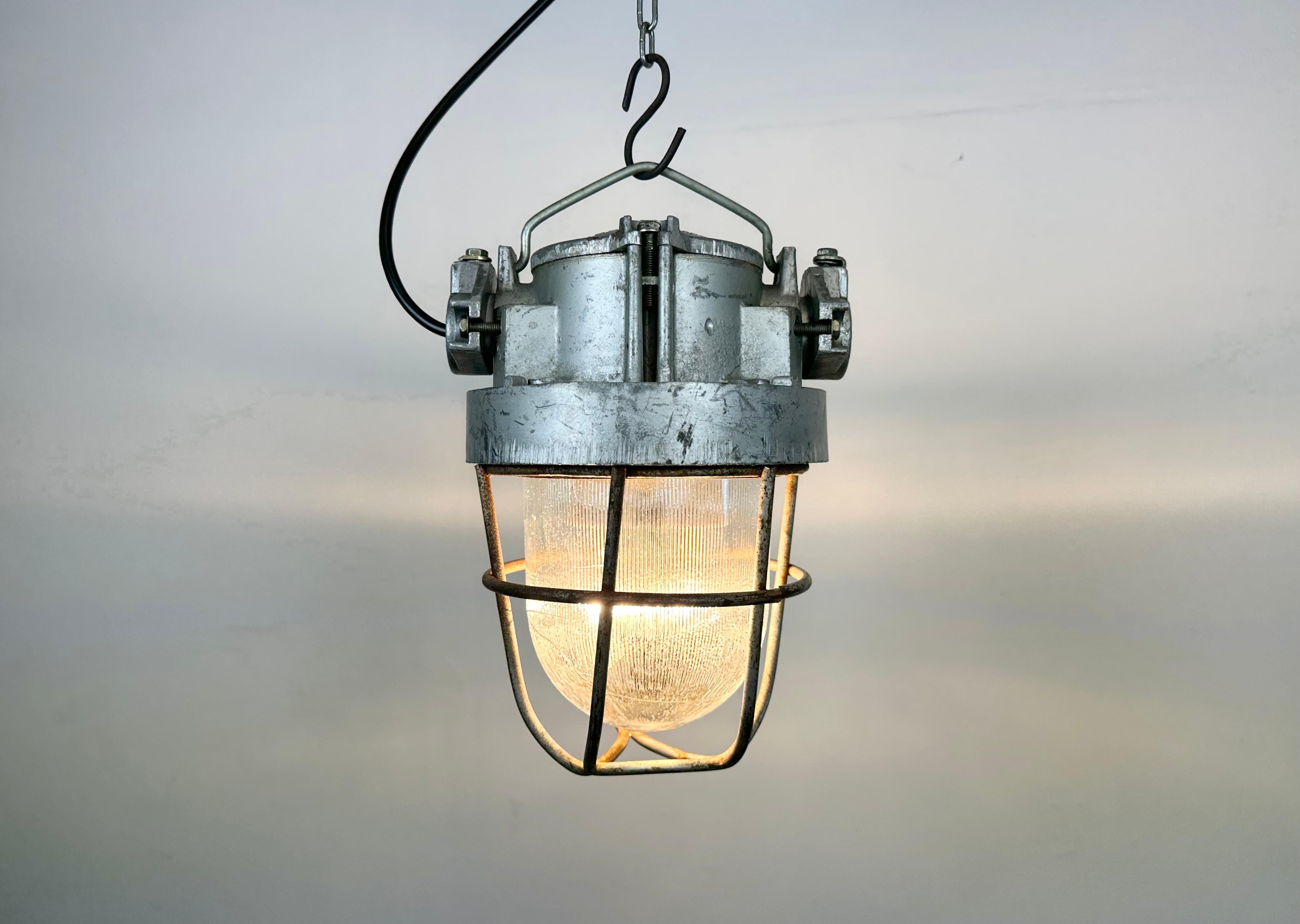 Industrial Soviet Cast Aluminium Bunker Pendant Light with Iron Grid, 1960s For Sale 3