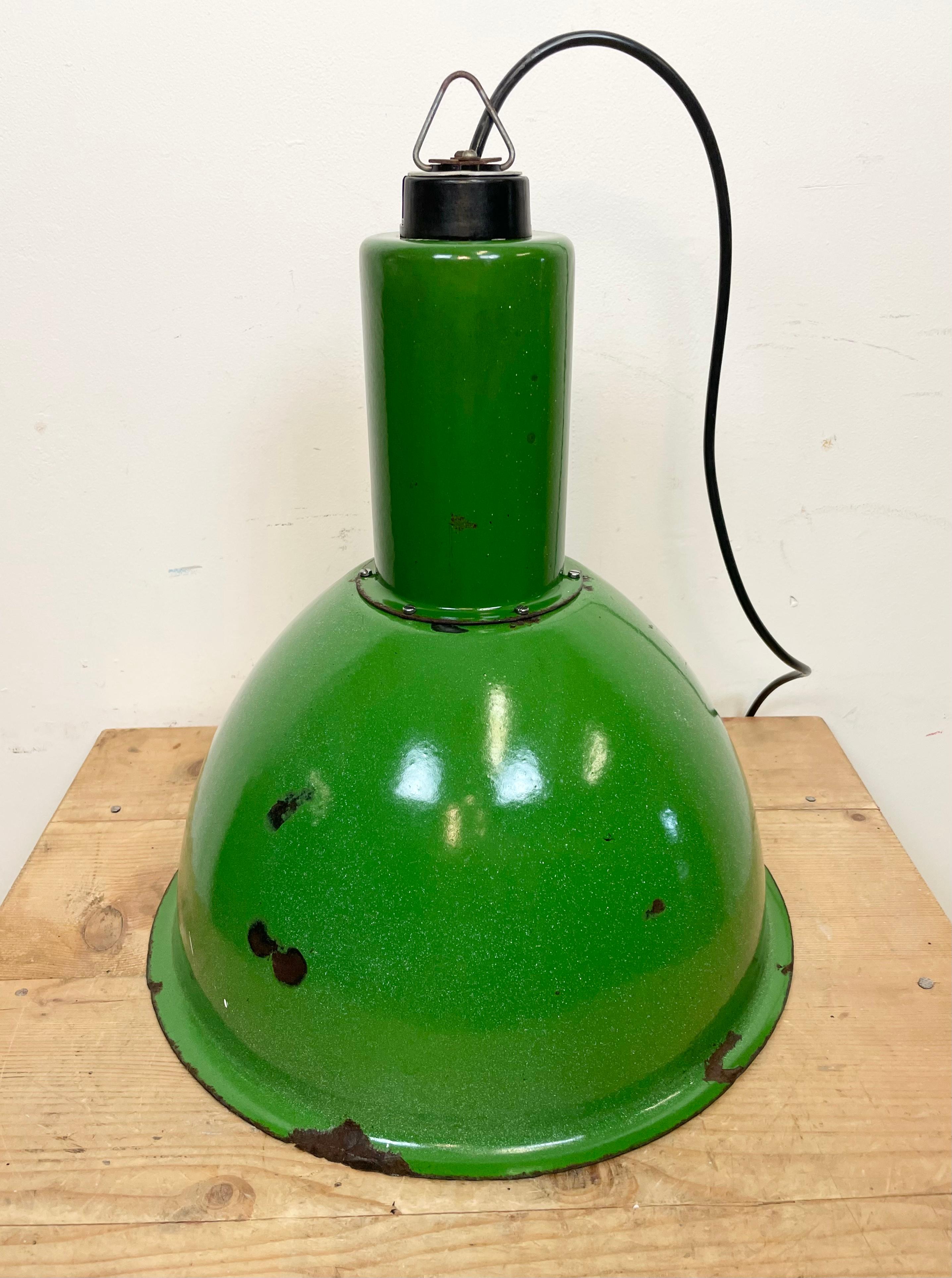 Industrial Soviet Green Enamel Pendant Lamp, 1960s For Sale 5