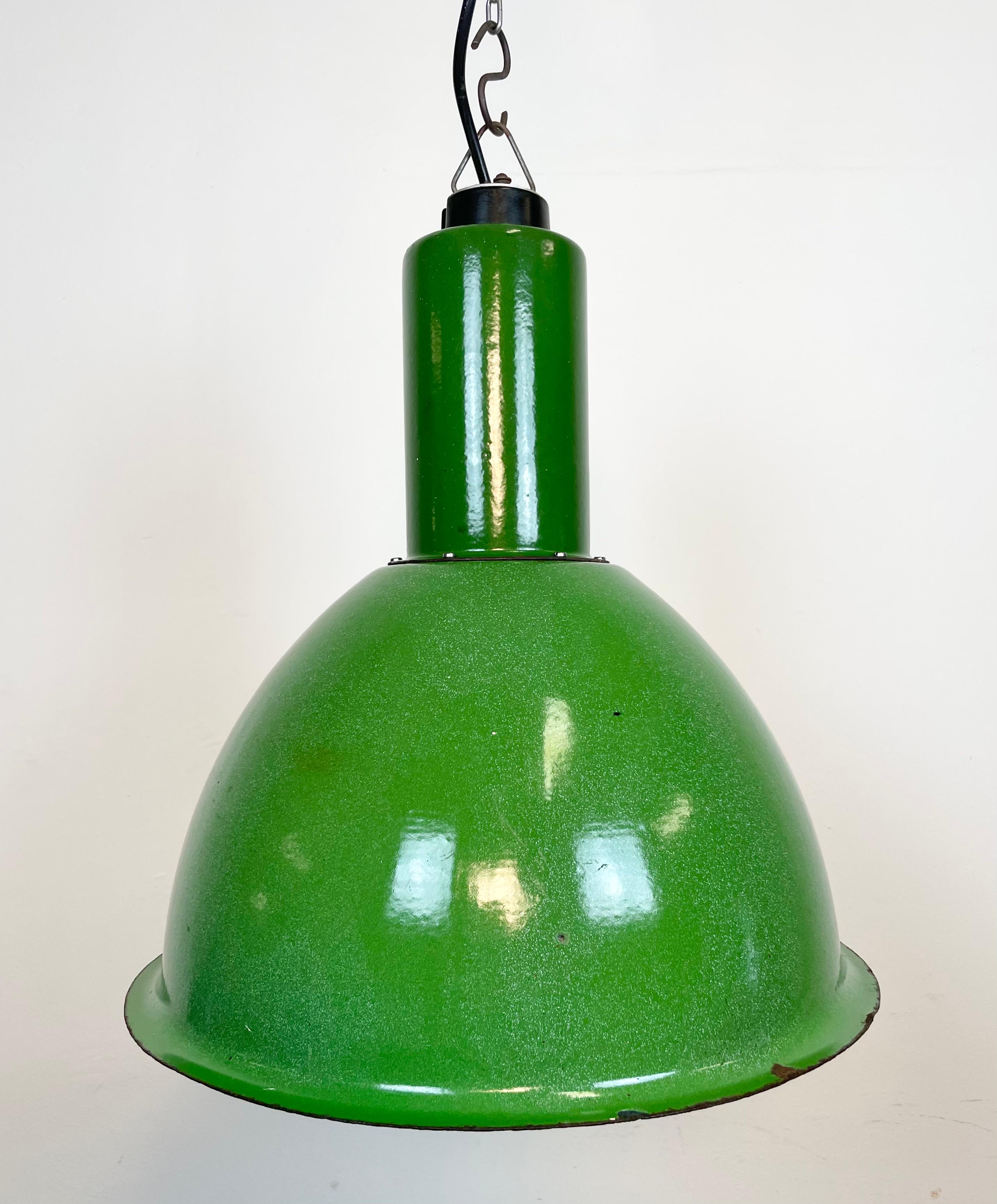 - Vintage Industrial light from the 1960s 
- Made in former Soviet Union
- Green enamel body
- White enamel inside the shade
- Bakelite top 
- Socket requires E 27/ E26 lightbulbs 
- New wire 
- Lampshade diameter: 40 cm
- Weight : 3,2 kg.