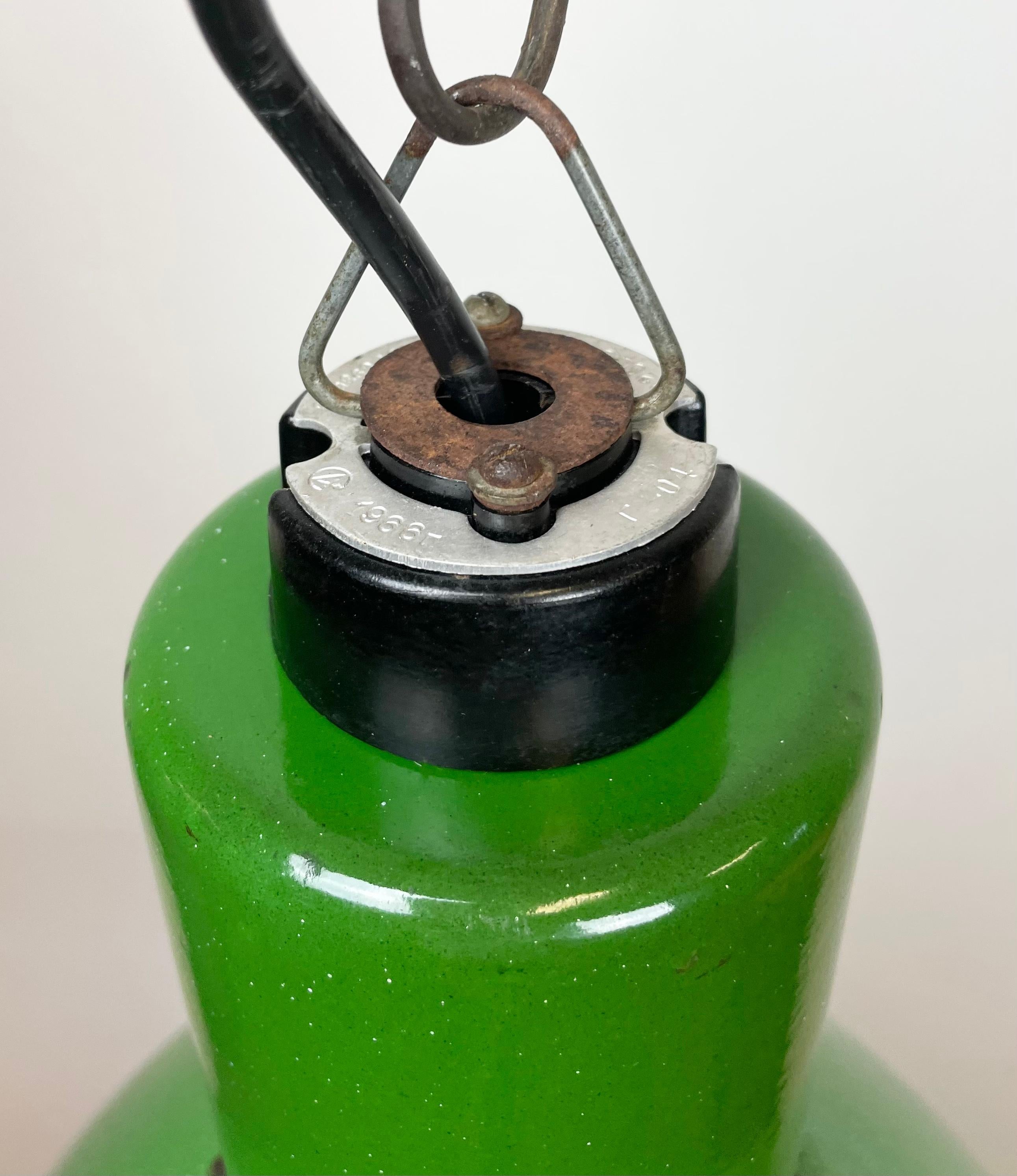 Industrial Soviet Green Enamel Pendant Lamp, 1960s In Good Condition For Sale In Kojetice, CZ