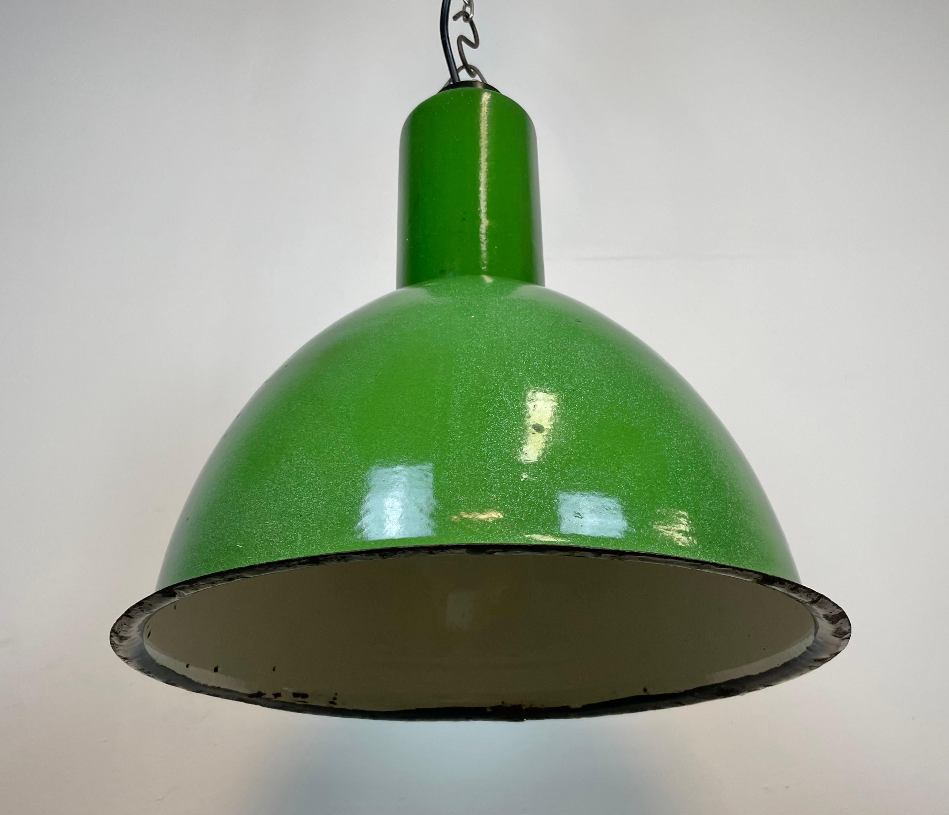 Industrial Soviet Green Enamel Pendant Lamp, 1960s For Sale 1