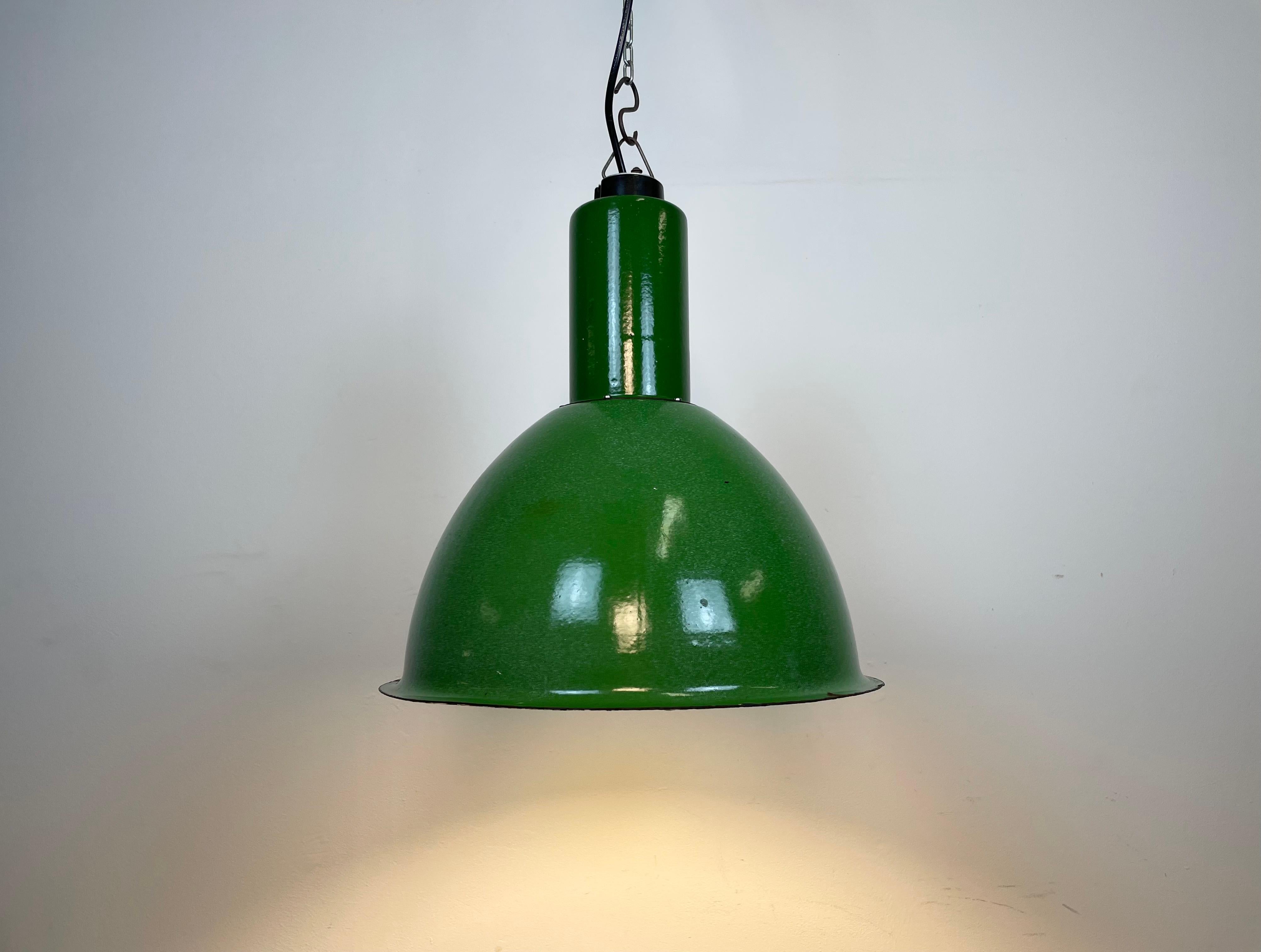 Industrial Soviet Green Enamel Pendant Lamp, 1960s For Sale 2
